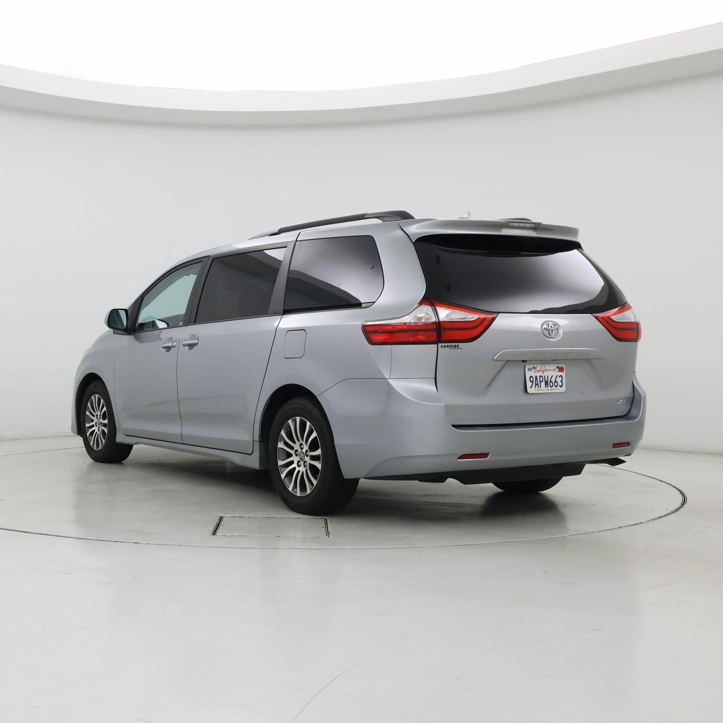 Thumbnail: 2018 Toyota Sienna - 2