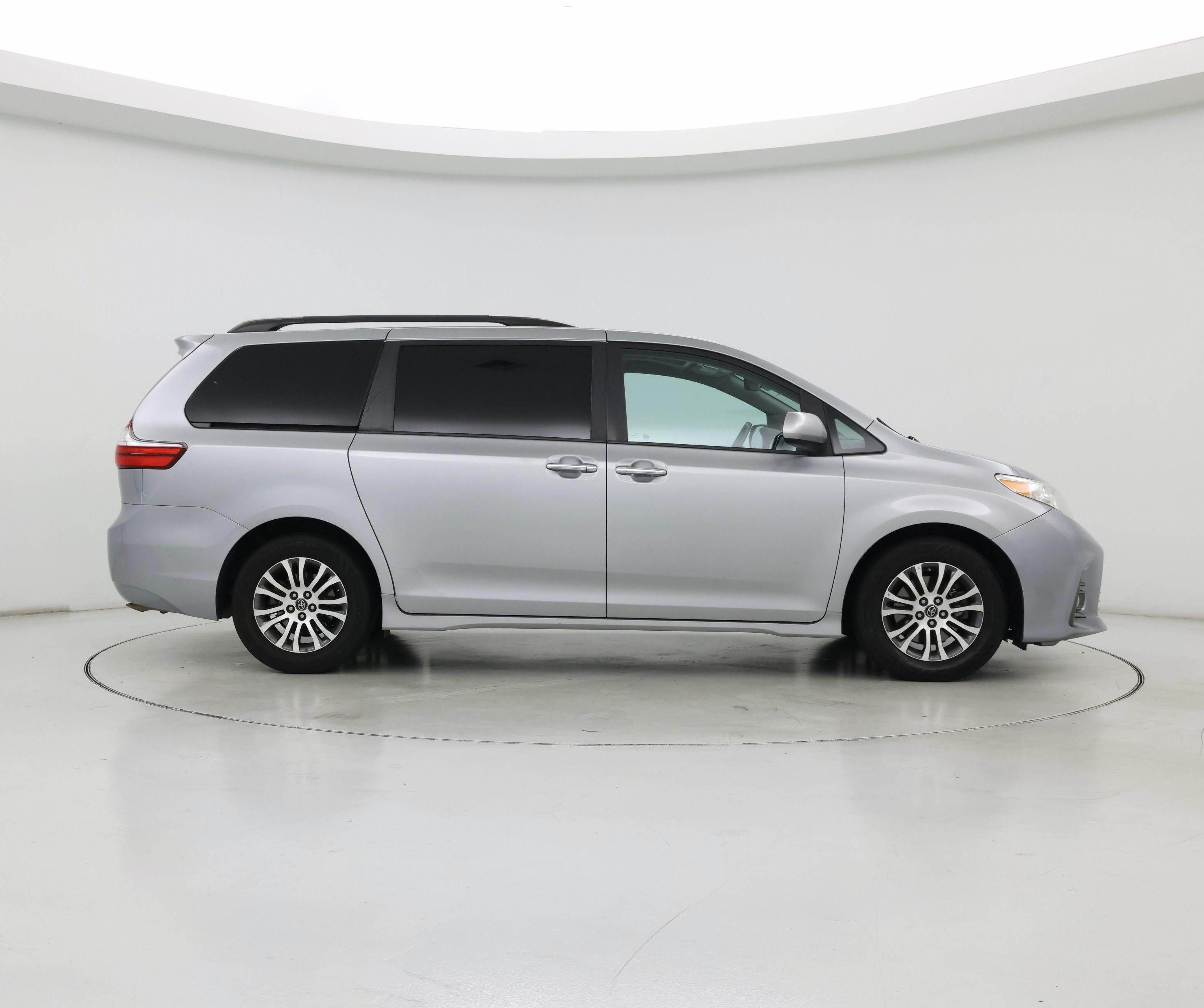 Thumbnail: 2018 Toyota Sienna - 7