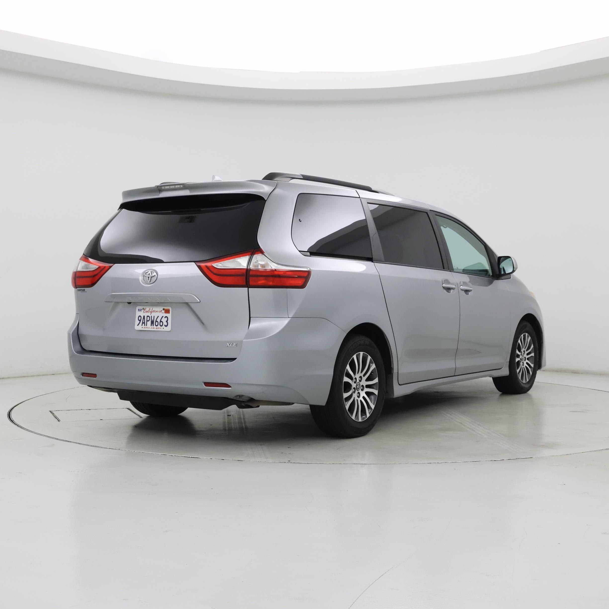 Thumbnail: 2018 Toyota Sienna - 8