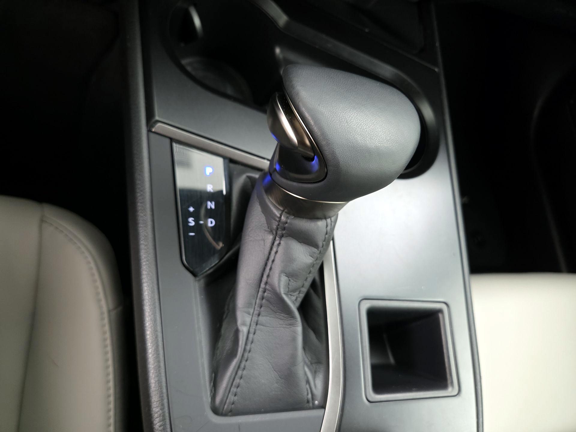 Thumbnail: 2024 Lexus UX - 17