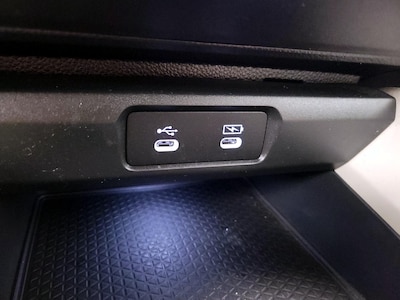 USB/AUX Ports