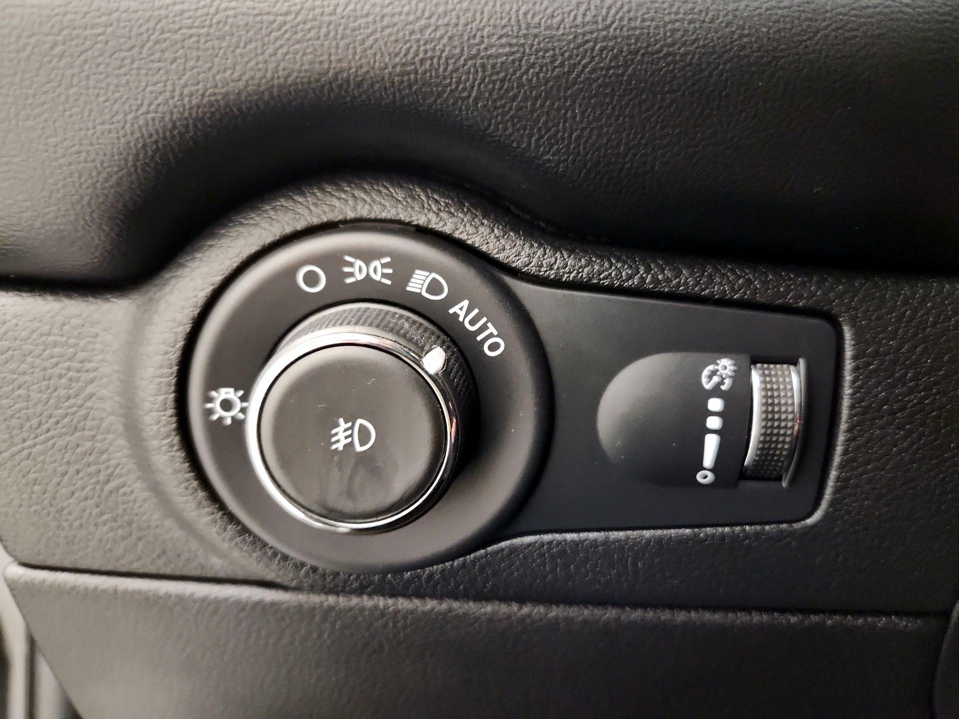 Thumbnail: 2022 Dodge Durango - 13