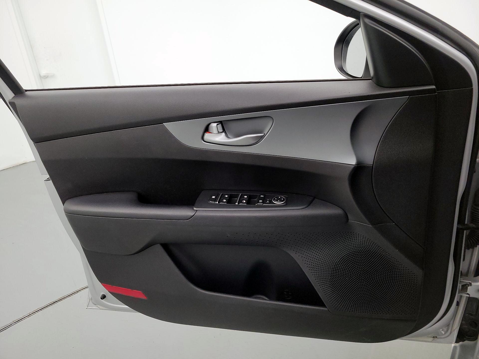 Thumbnail: 2021 Kia Forte - 12