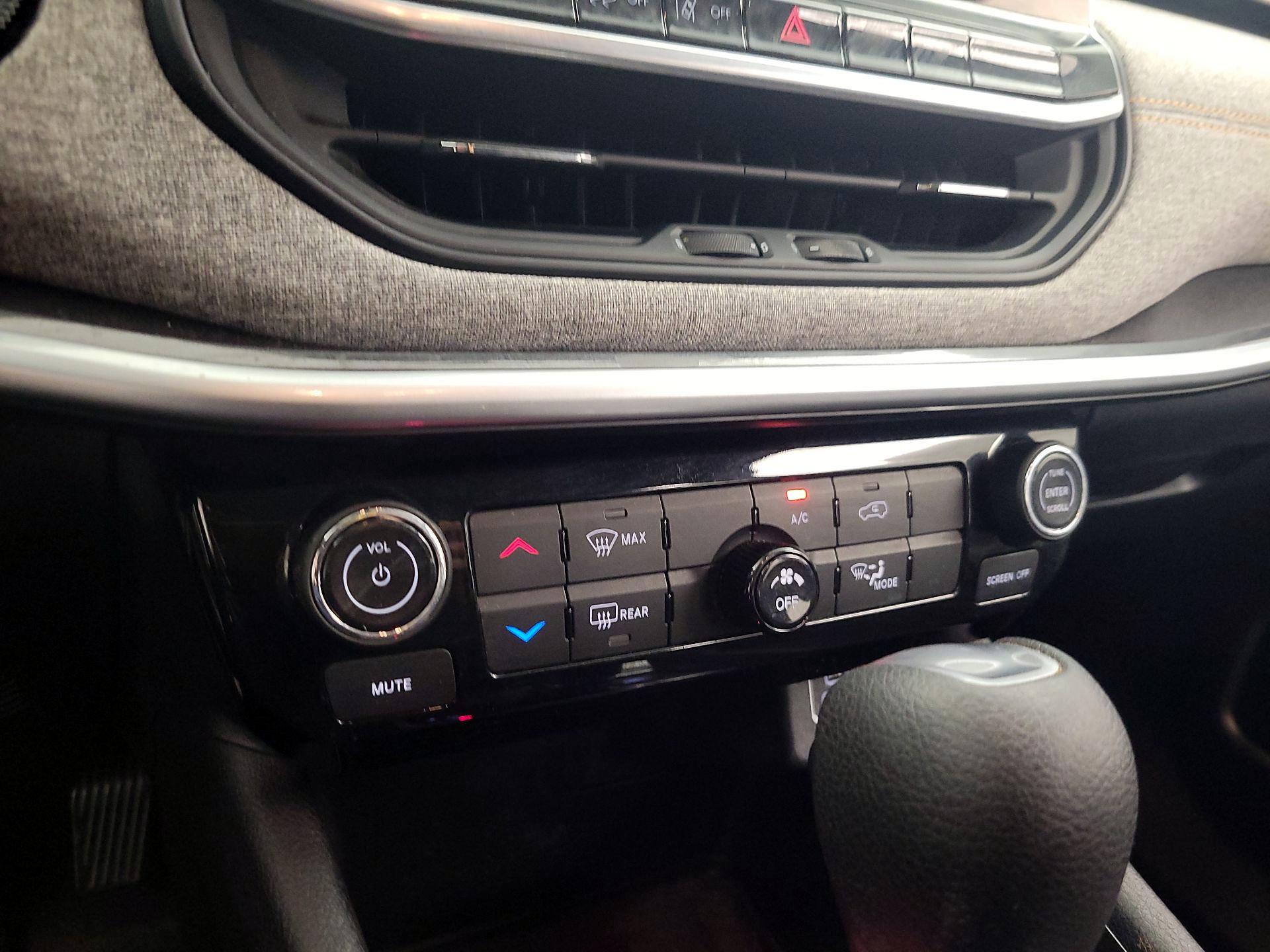 Thumbnail: 2022 Jeep Compass - 16
