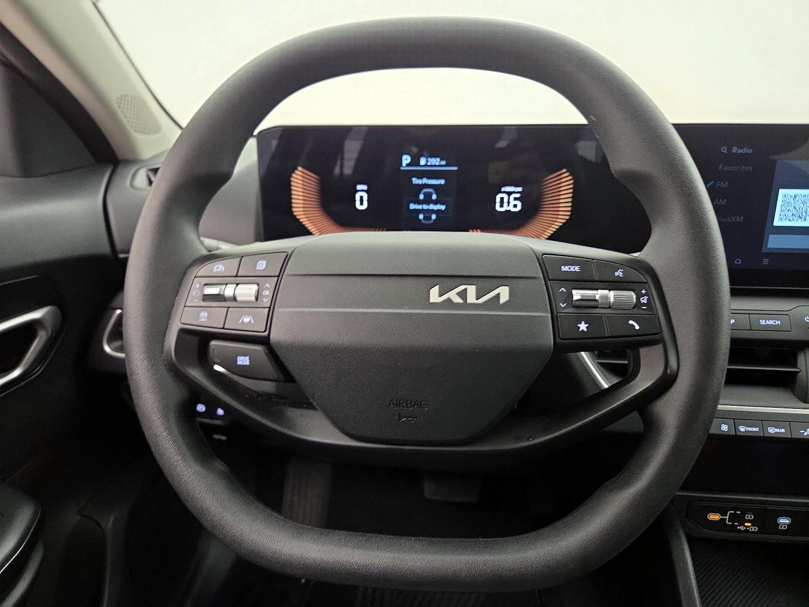 2025 Kia K4 LXS - Photo 11