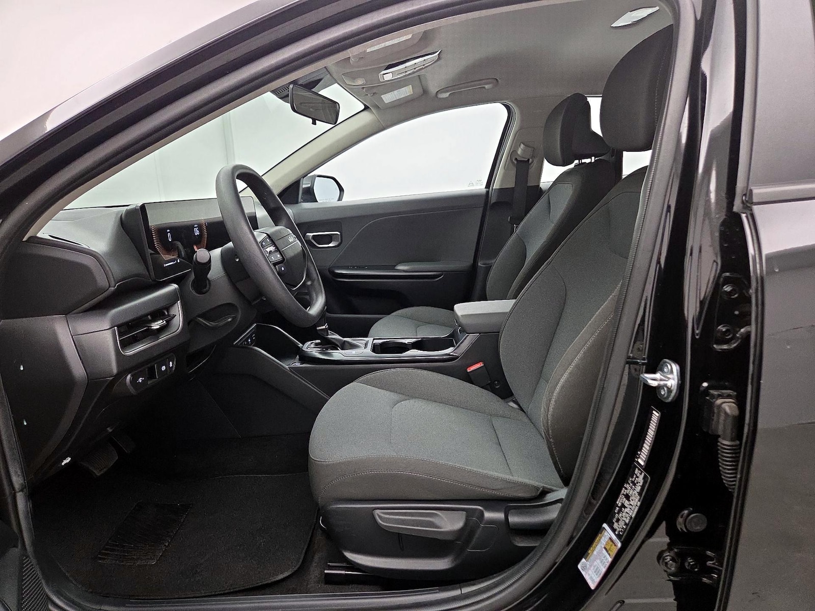 2025 Kia K4 LXS - Photo 12
