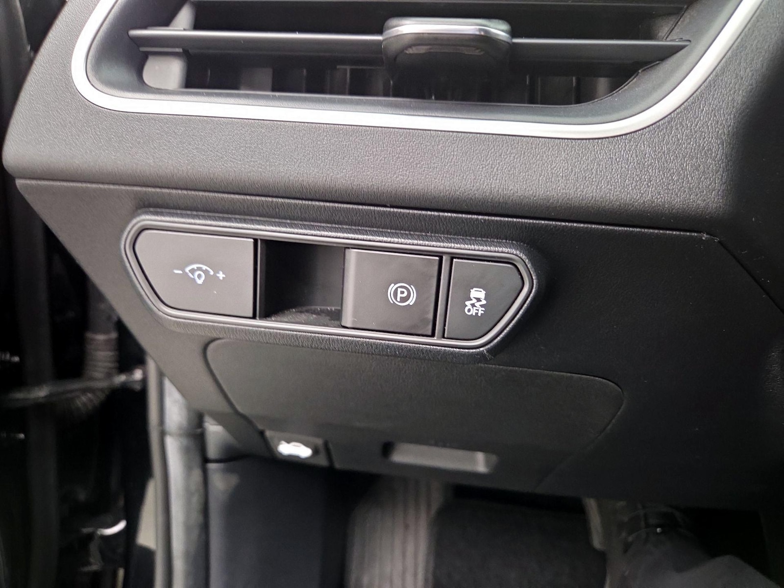 2025 Kia K4 LXS - Photo 14