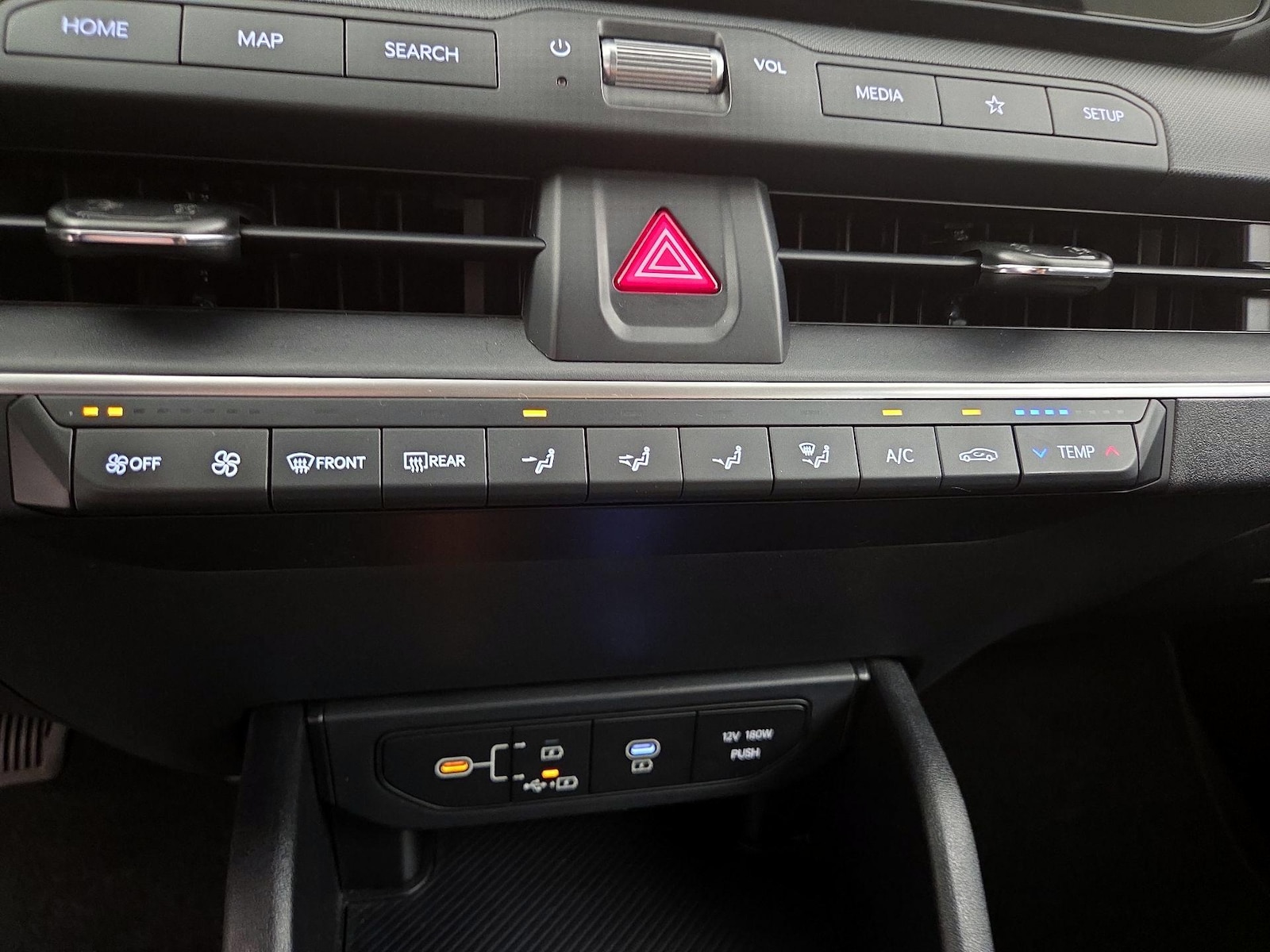 2025 Kia K4 LXS - Photo 17
