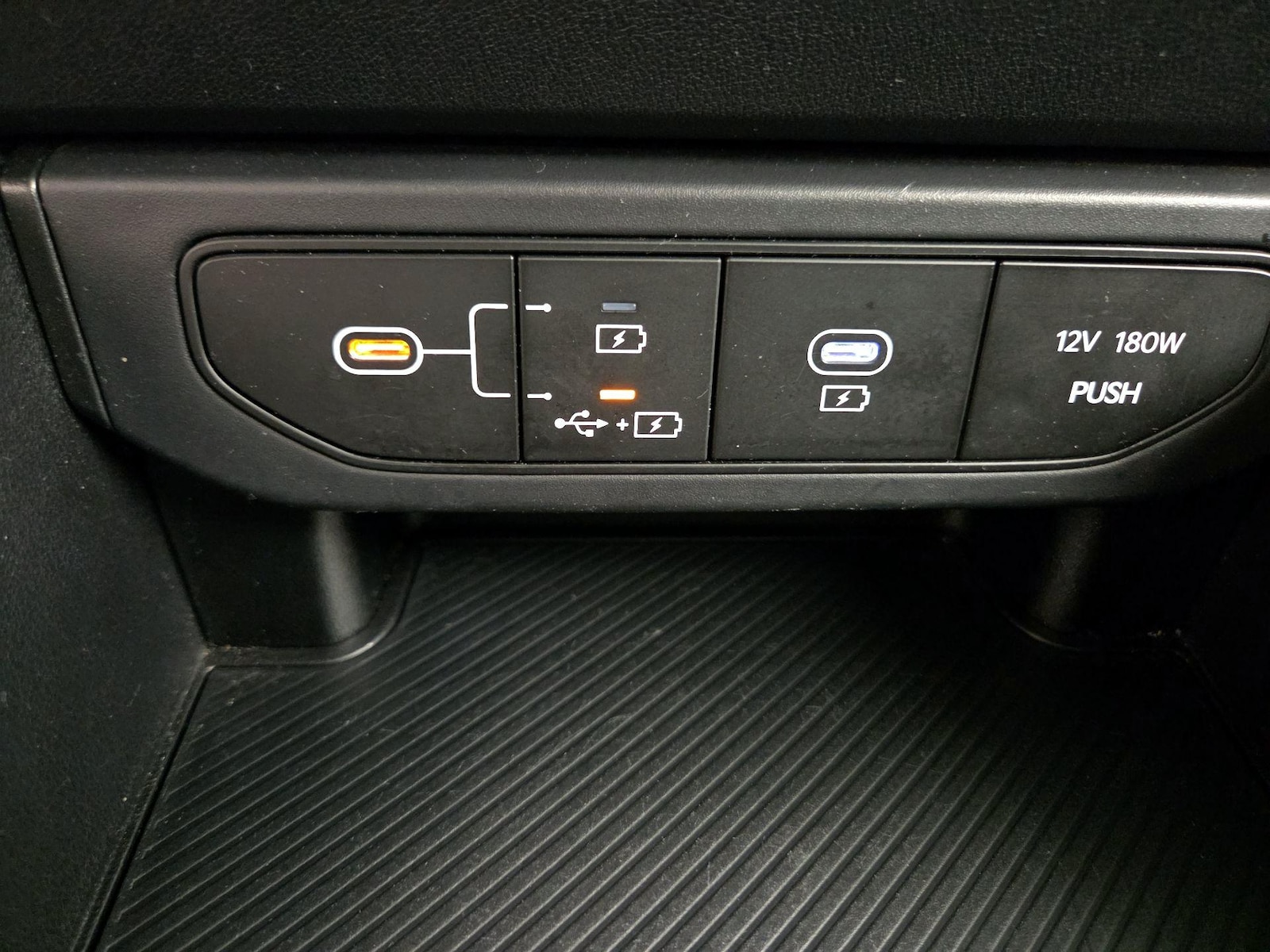 2025 Kia K4 LXS - Photo 19