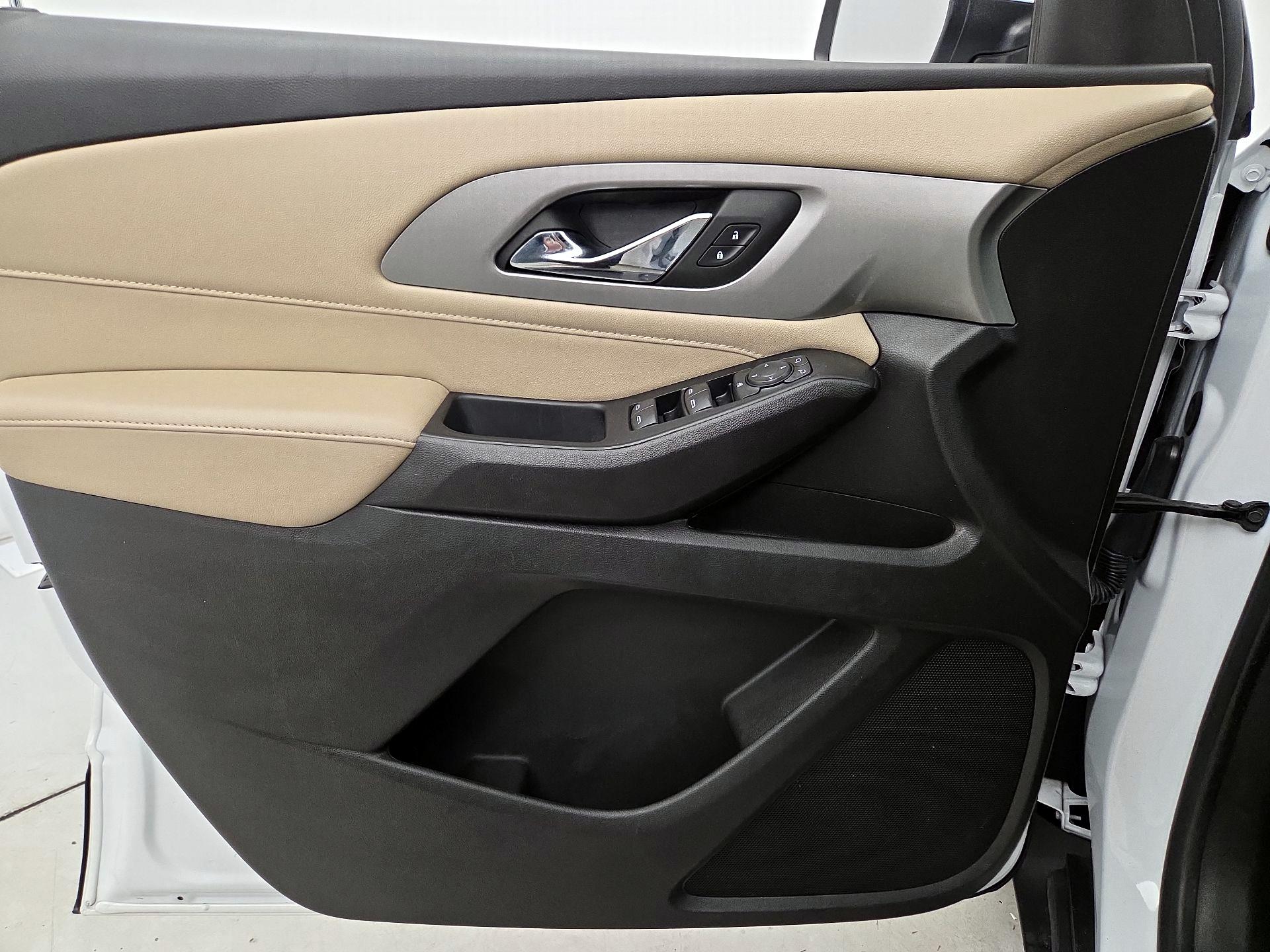 Thumbnail: 2023 Chevrolet Traverse - 12
