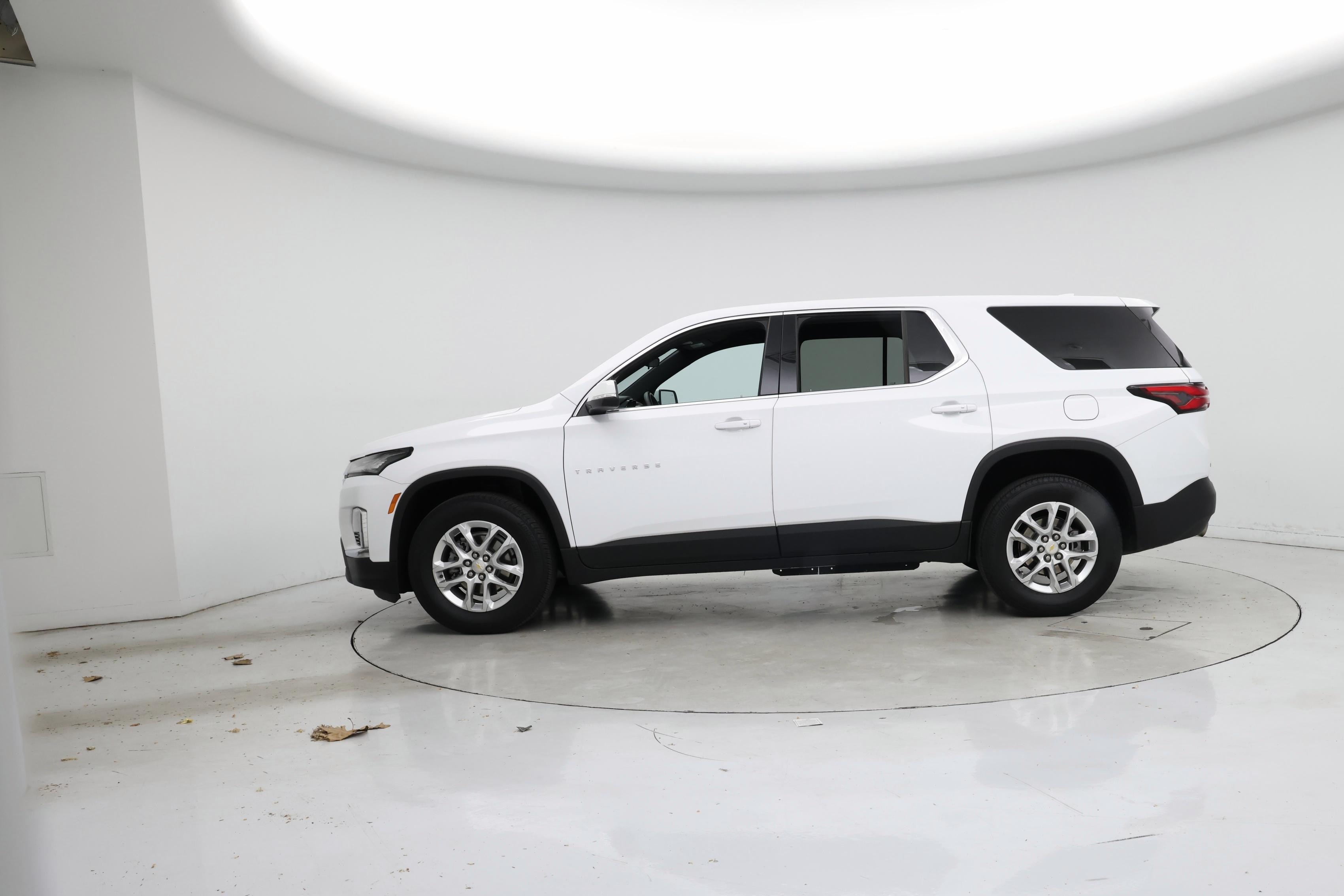 Thumbnail: 2023 Chevrolet Traverse - 3