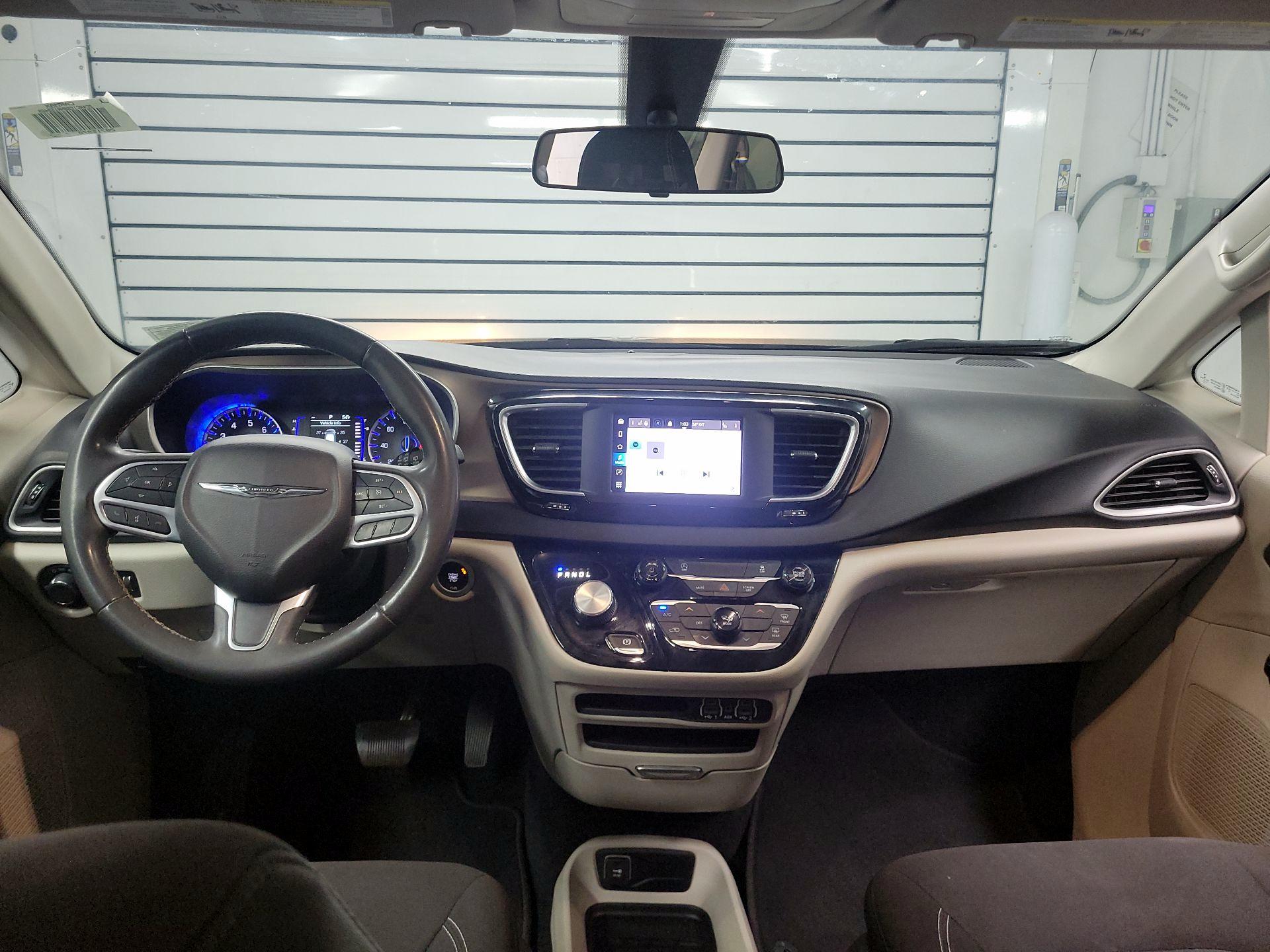 Thumbnail: 2022 Chrysler Voyager - 9