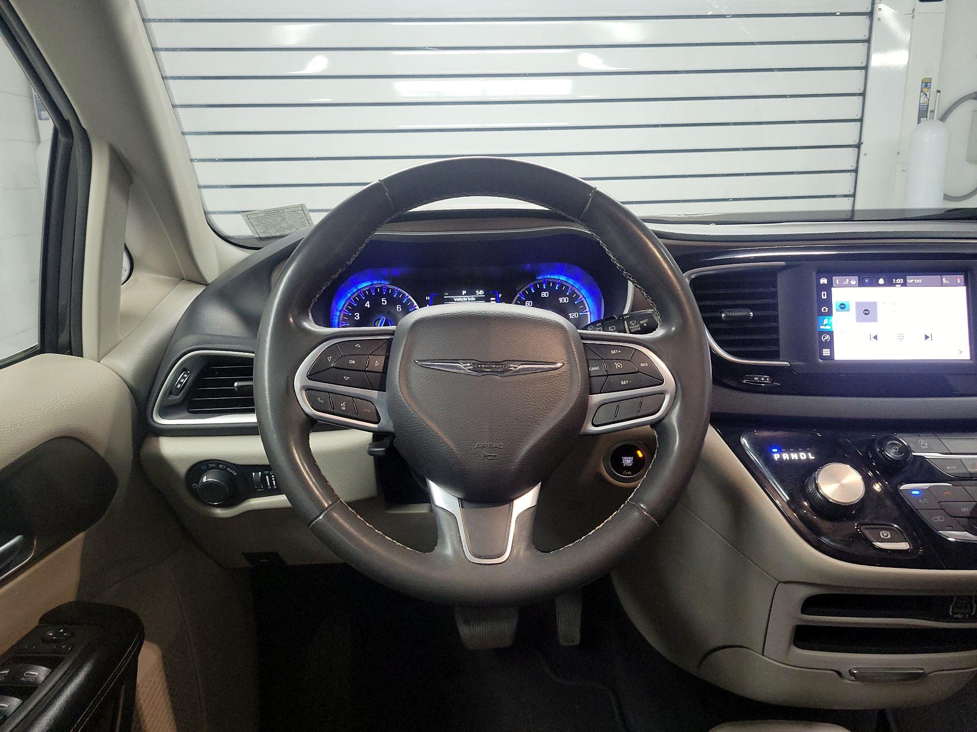 Thumbnail: 2022 Chrysler Voyager - 10