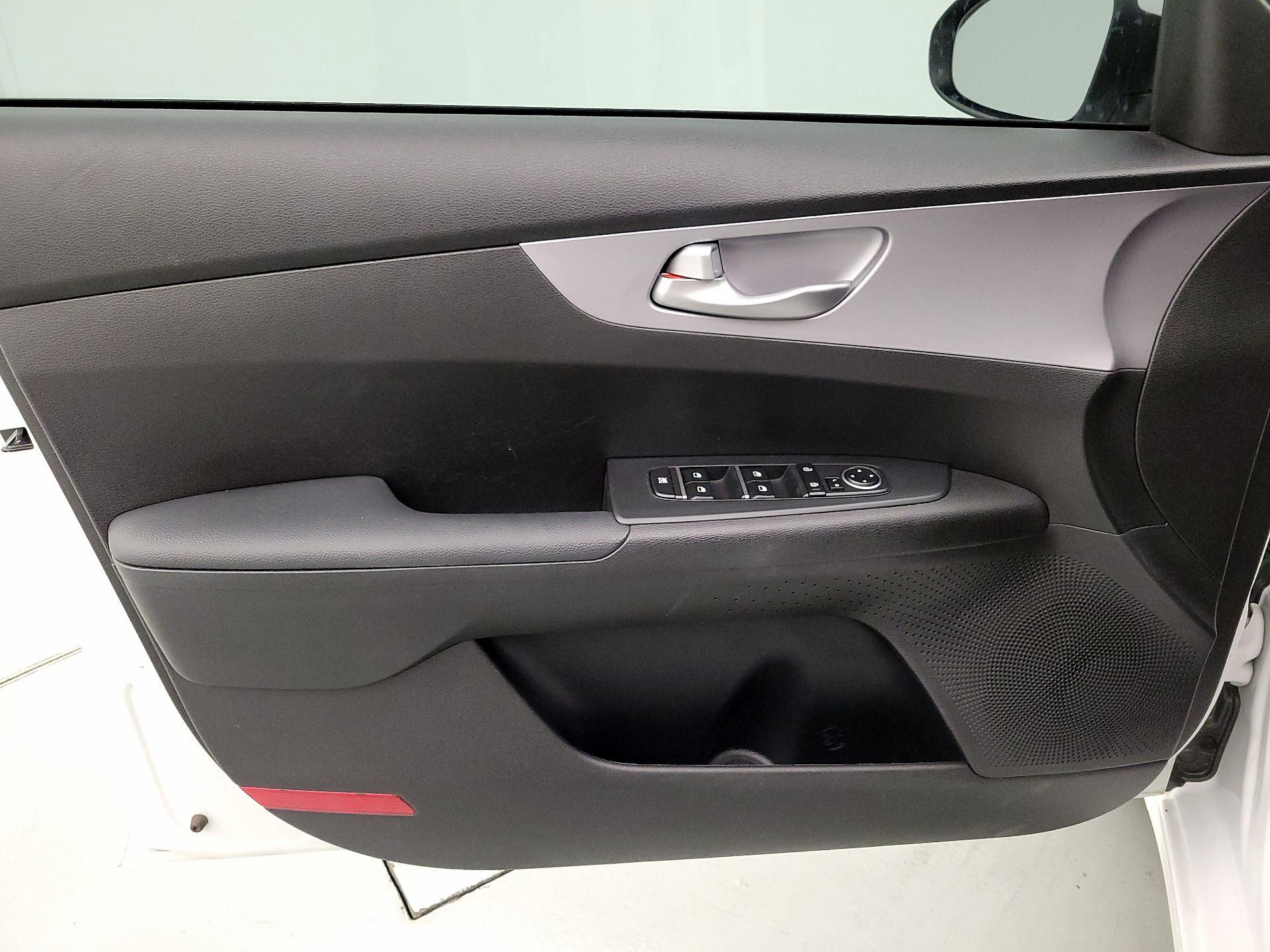 Thumbnail: 2023 Kia Forte - 12