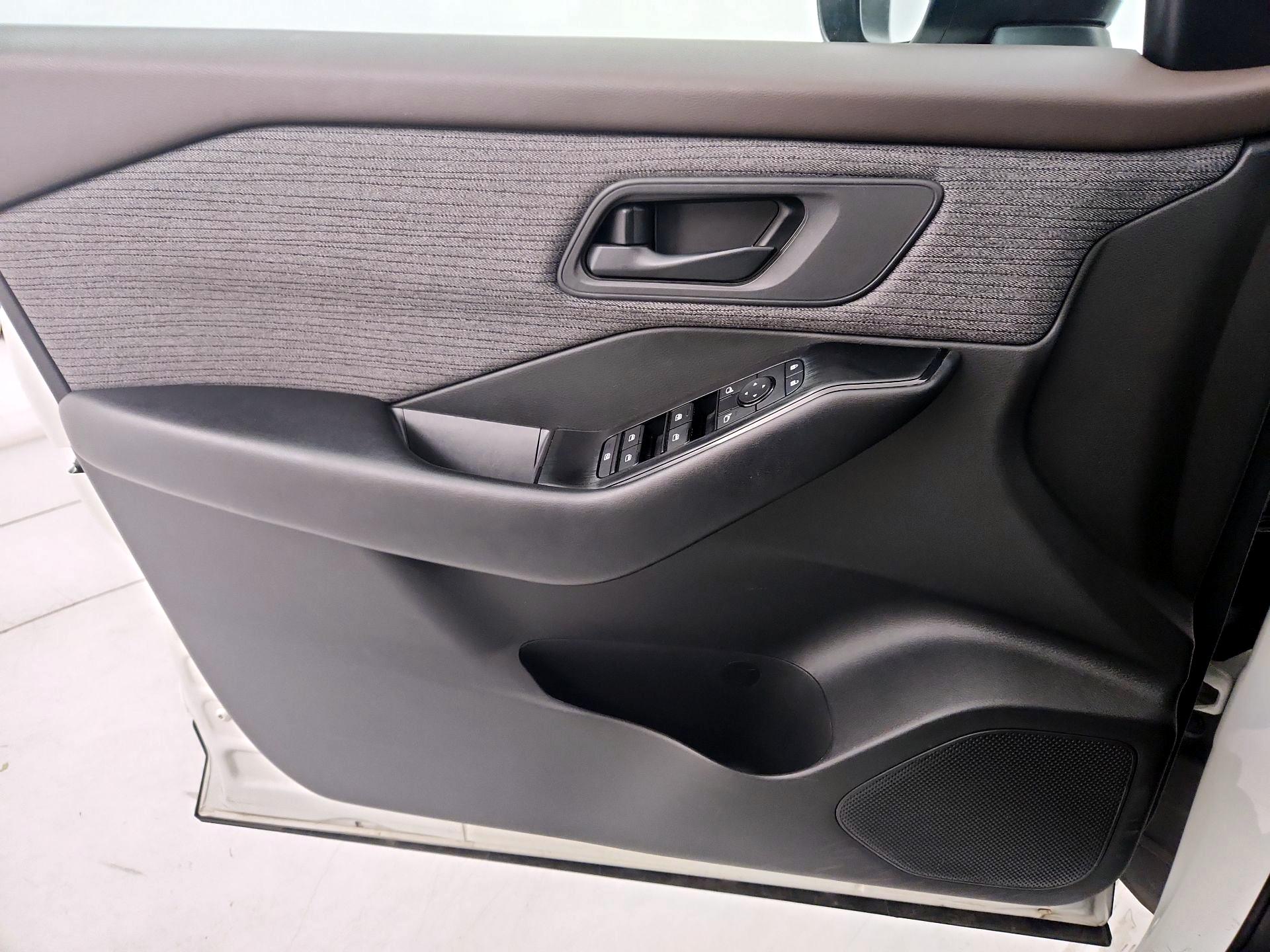 Thumbnail: 2023 Nissan Rogue - 12