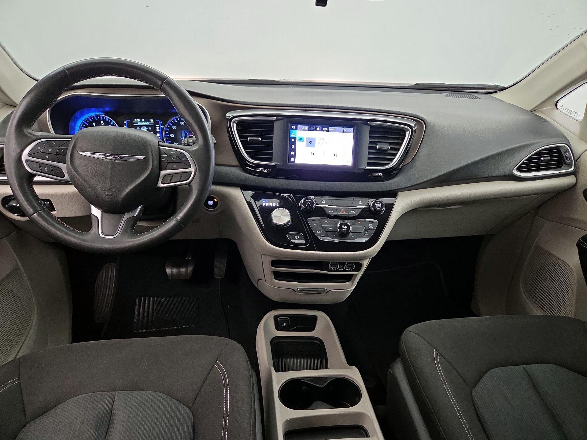 Thumbnail: 2022 Chrysler Voyager - 9