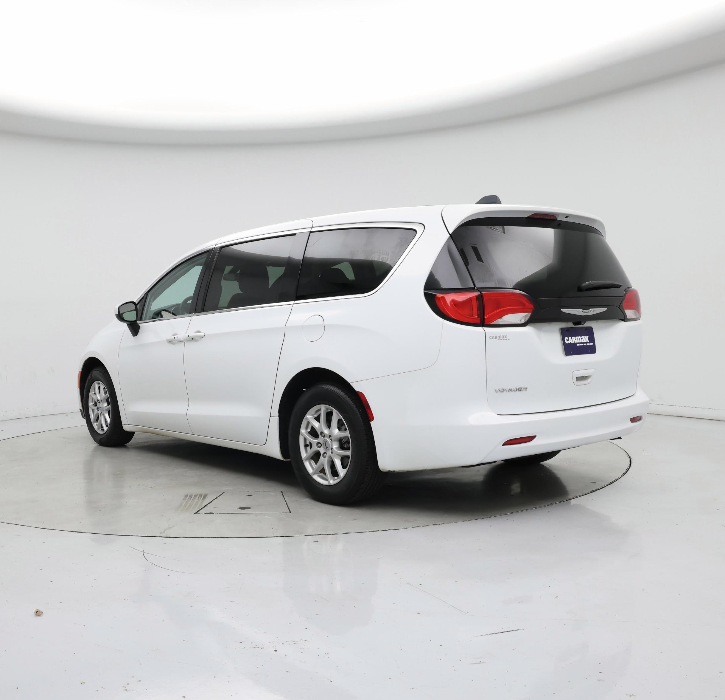 Thumbnail: 2022 Chrysler Voyager - 2