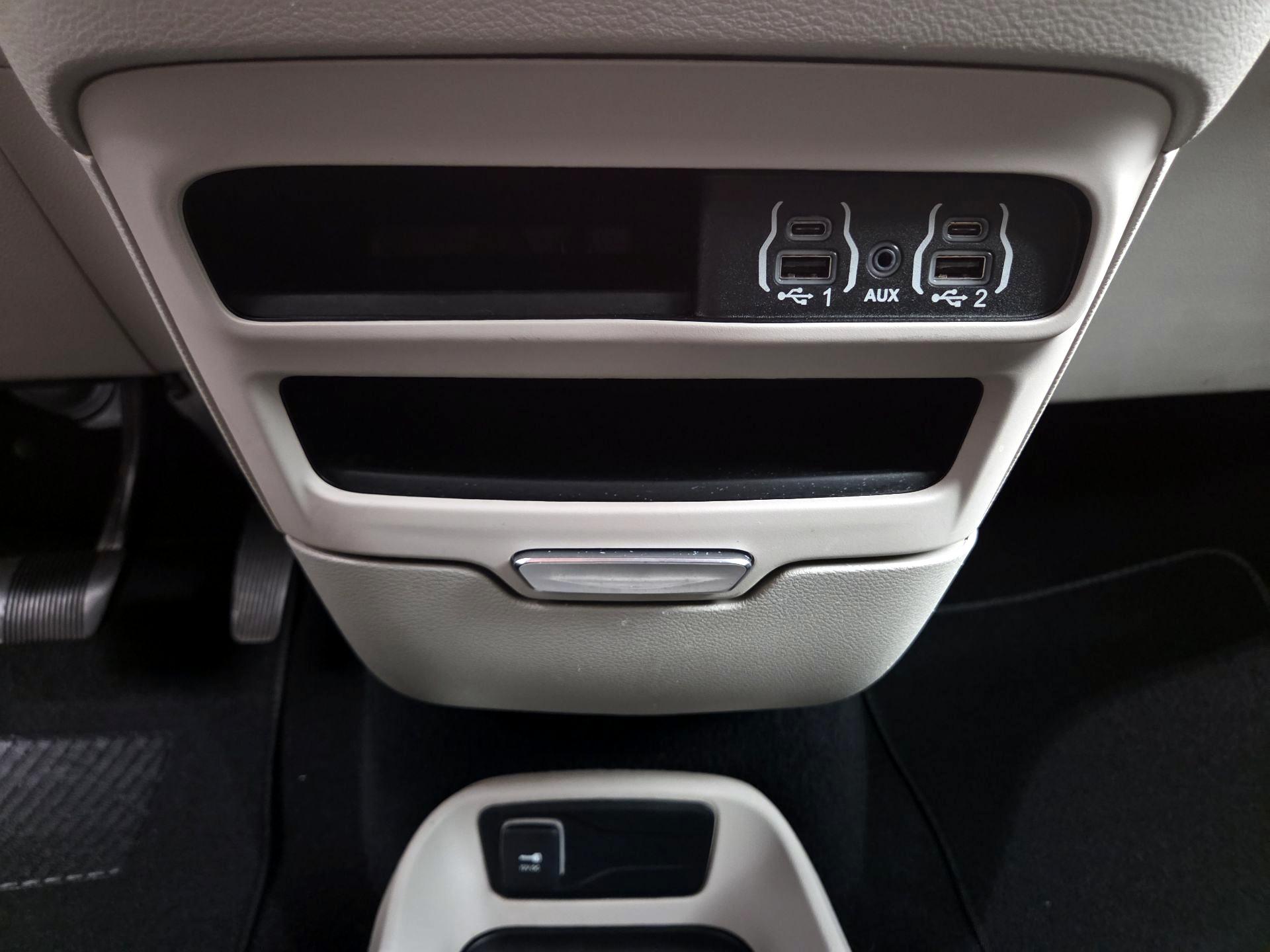 Thumbnail: 2022 Chrysler Voyager - 19