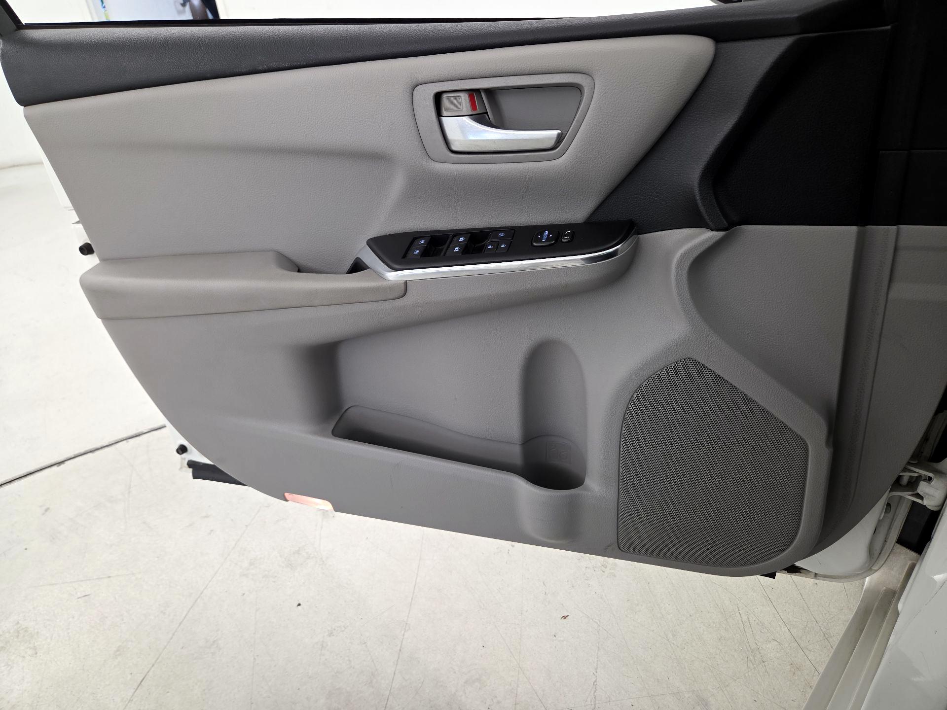 Thumbnail: 2017 Toyota Camry - 12