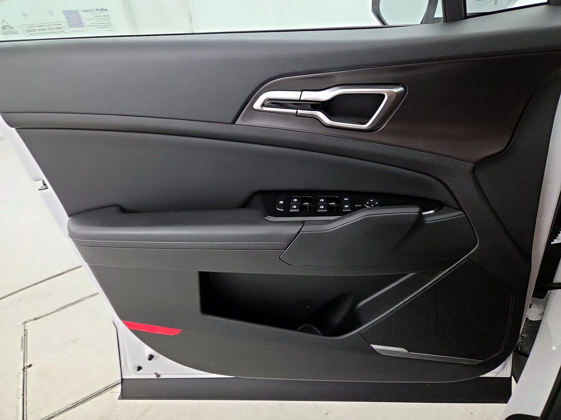 Thumbnail: 2025 Kia Sportage - 12