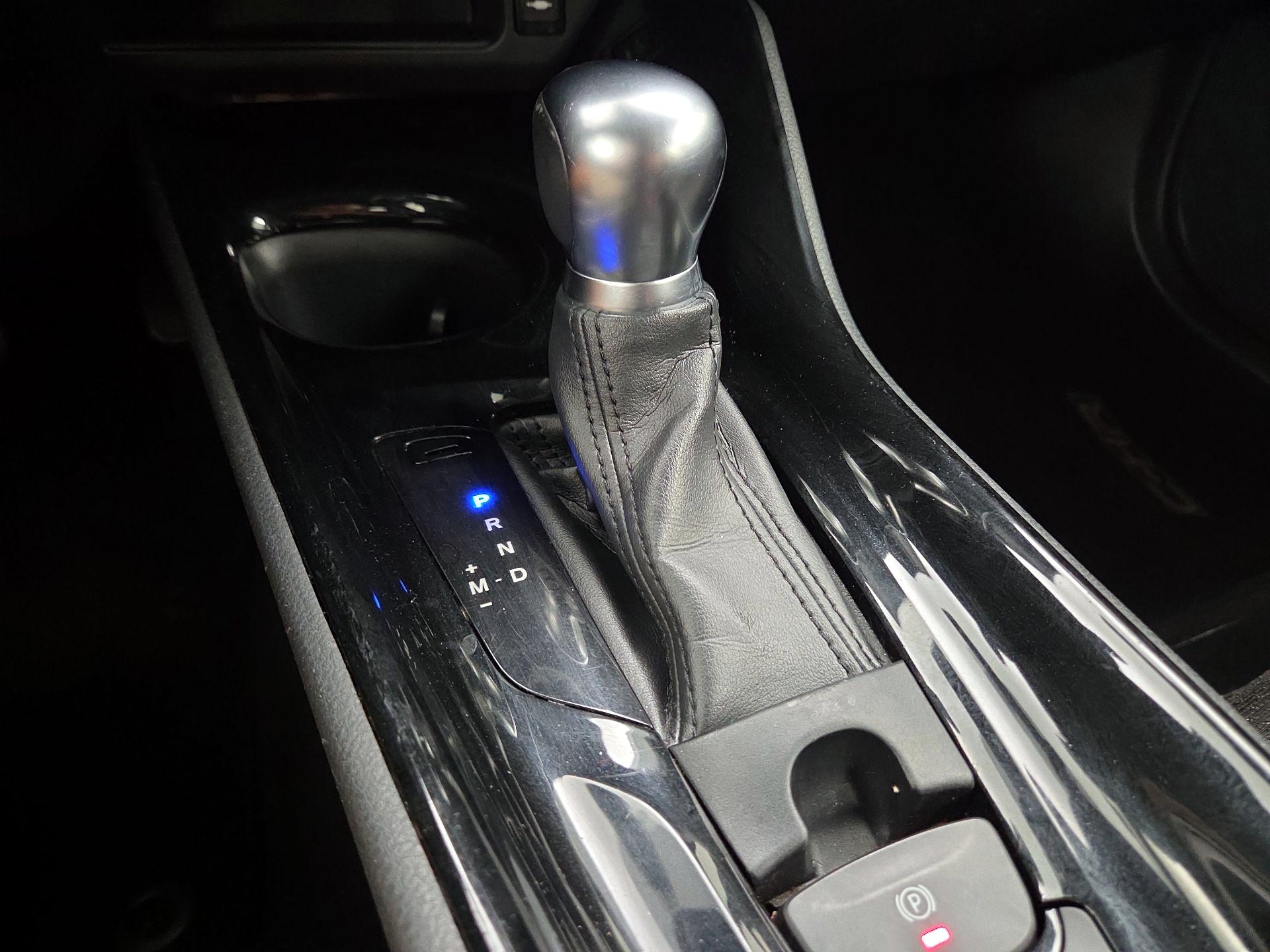 Thumbnail: 2019 Toyota C-HR - 17
