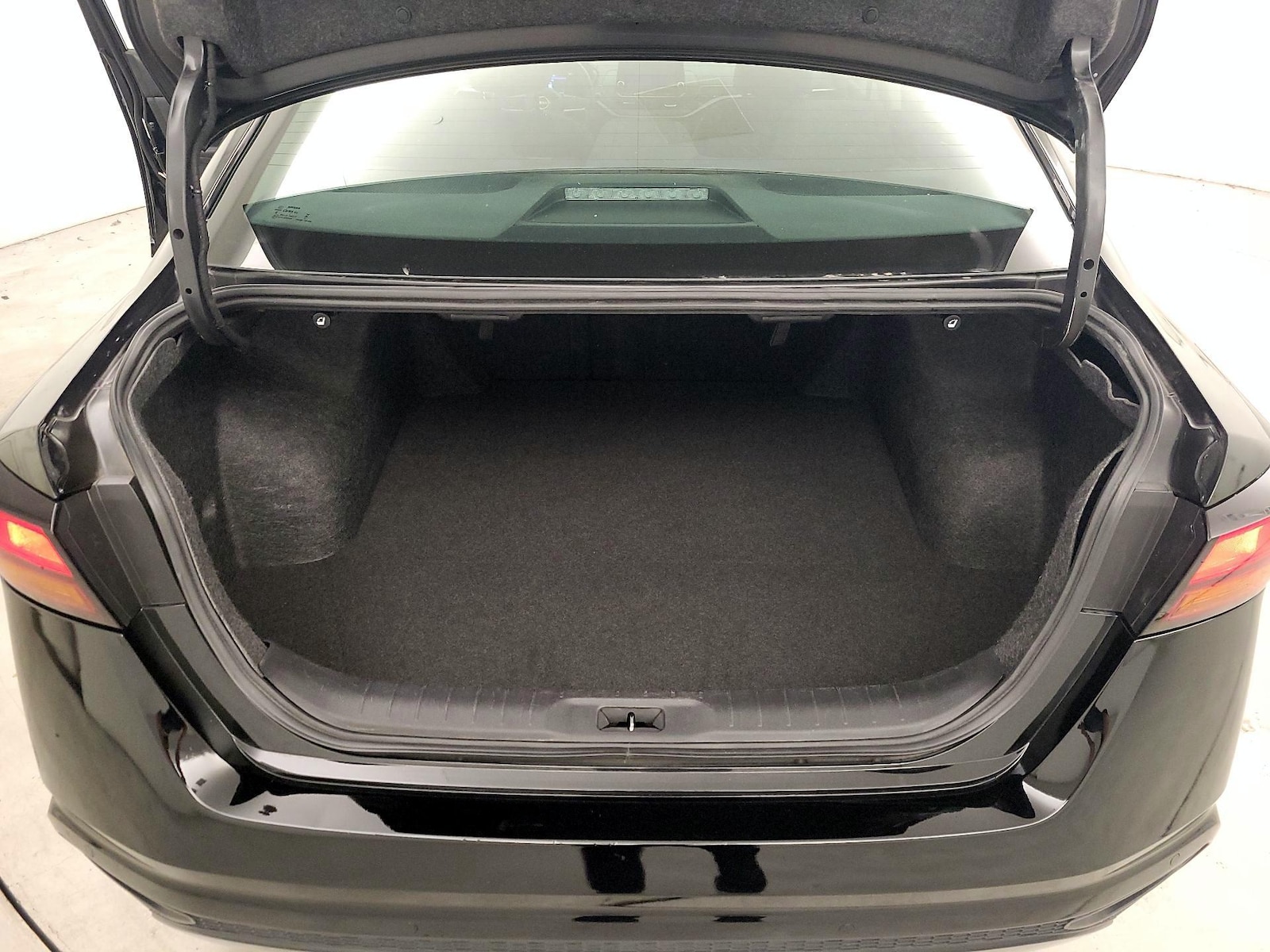2024 Nissan Altima SV - Photo 21