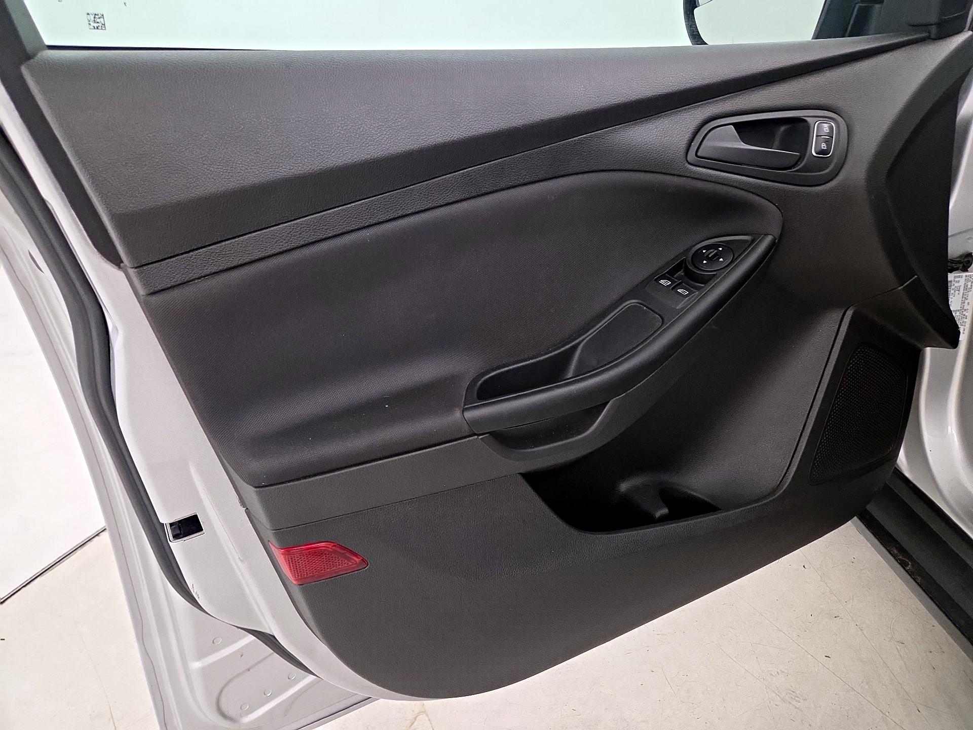 Thumbnail: 2017 Ford Focus - 12