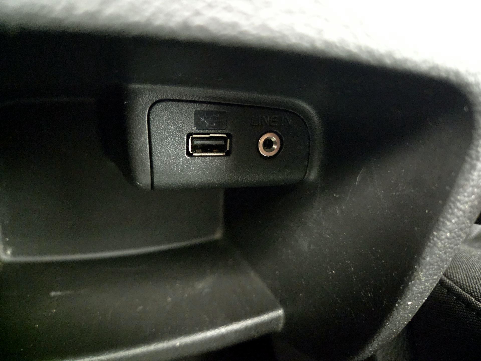 Thumbnail: 2017 Ford Focus - 18