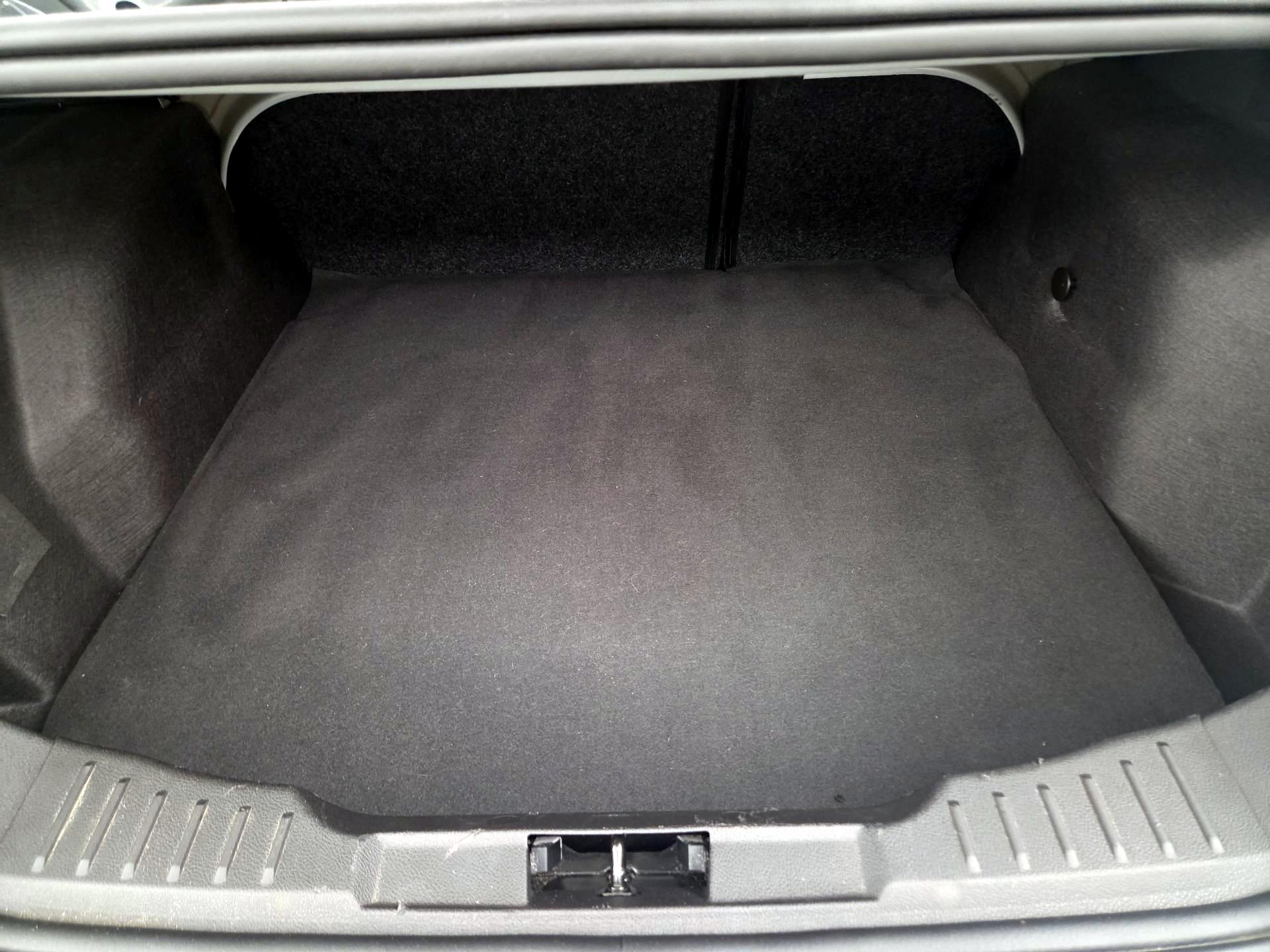 Thumbnail: 2017 Ford Focus - 20