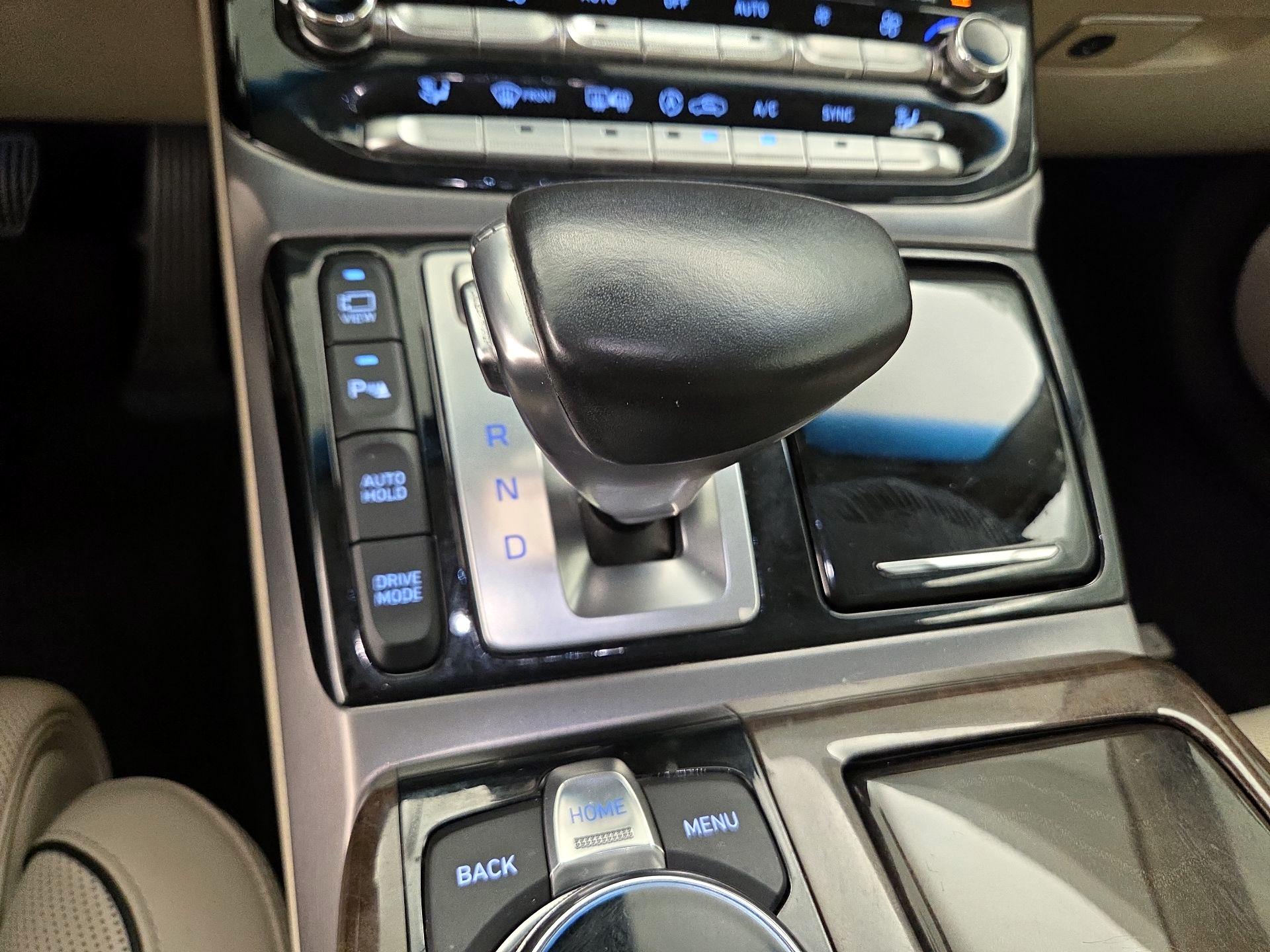 Thumbnail: 2018 Genesis G90 - 18