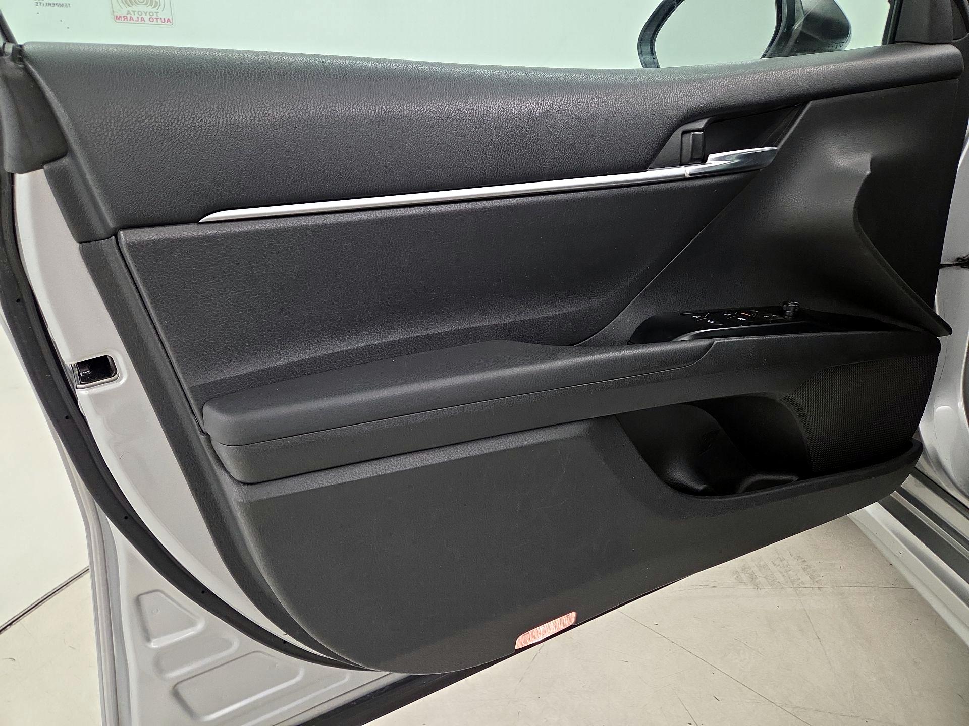 Thumbnail: 2018 Toyota Camry - 12