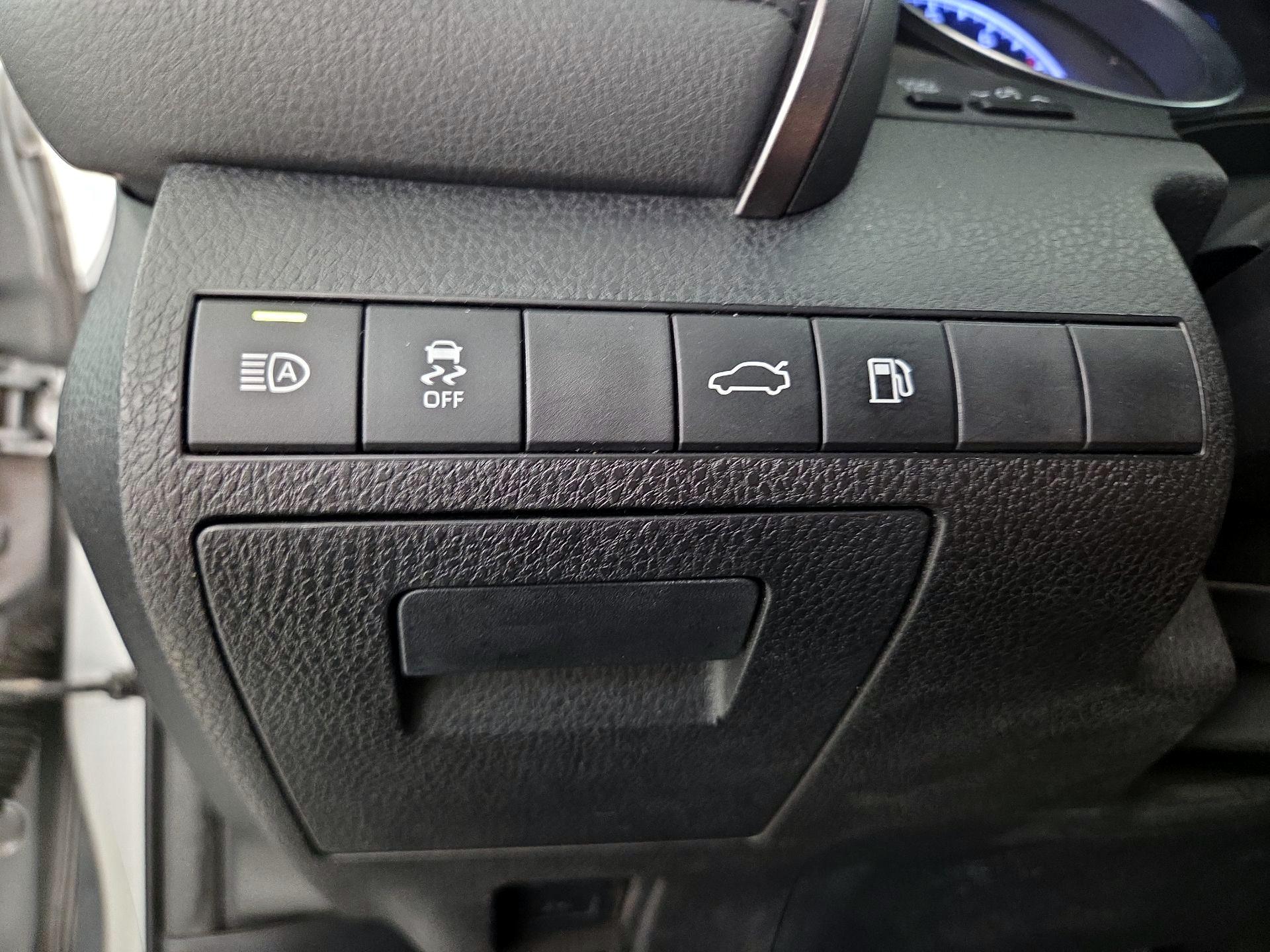 Thumbnail: 2018 Toyota Camry - 13