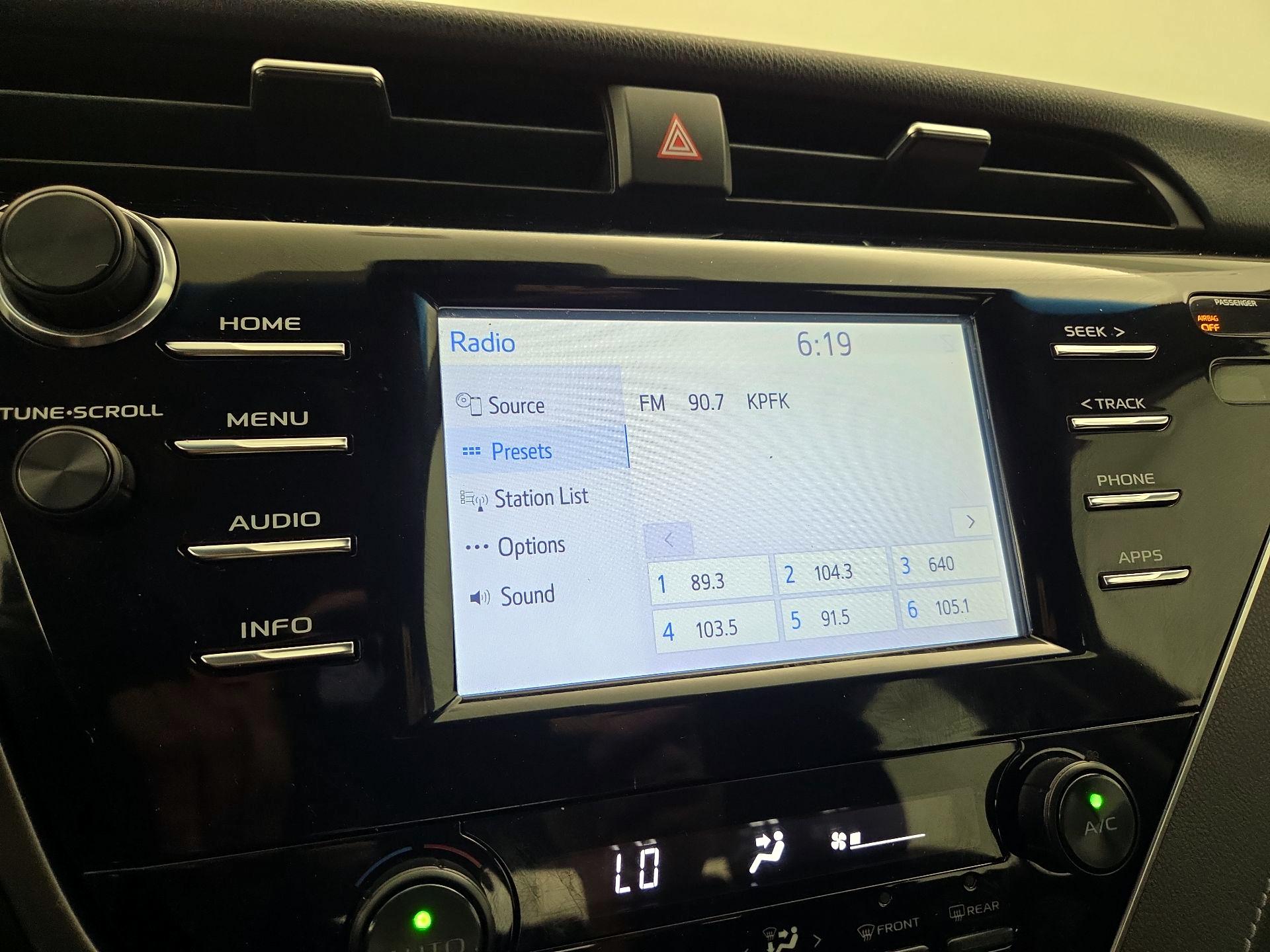 Thumbnail: 2018 Toyota Camry - 15