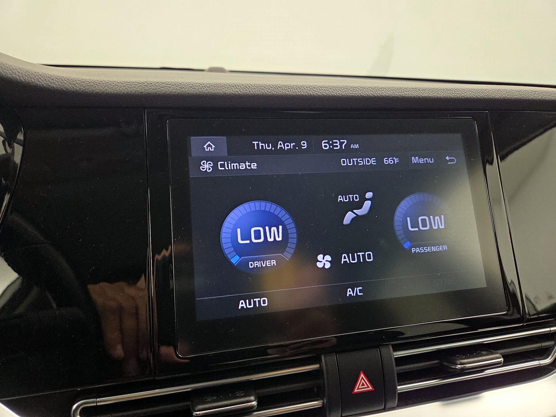 Thumbnail: 2022 Kia Niro - 16