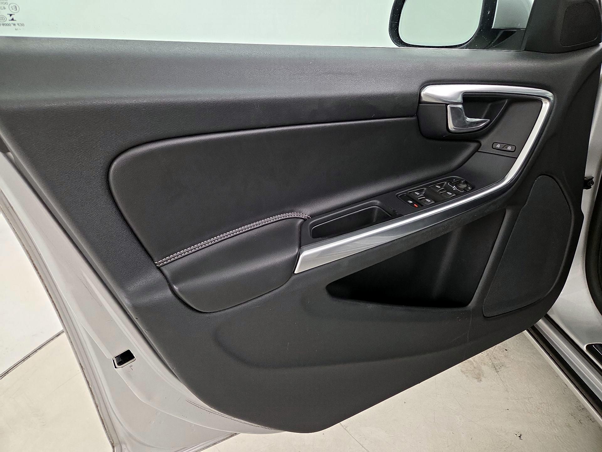 Thumbnail: 2015 Volvo S60 - 12