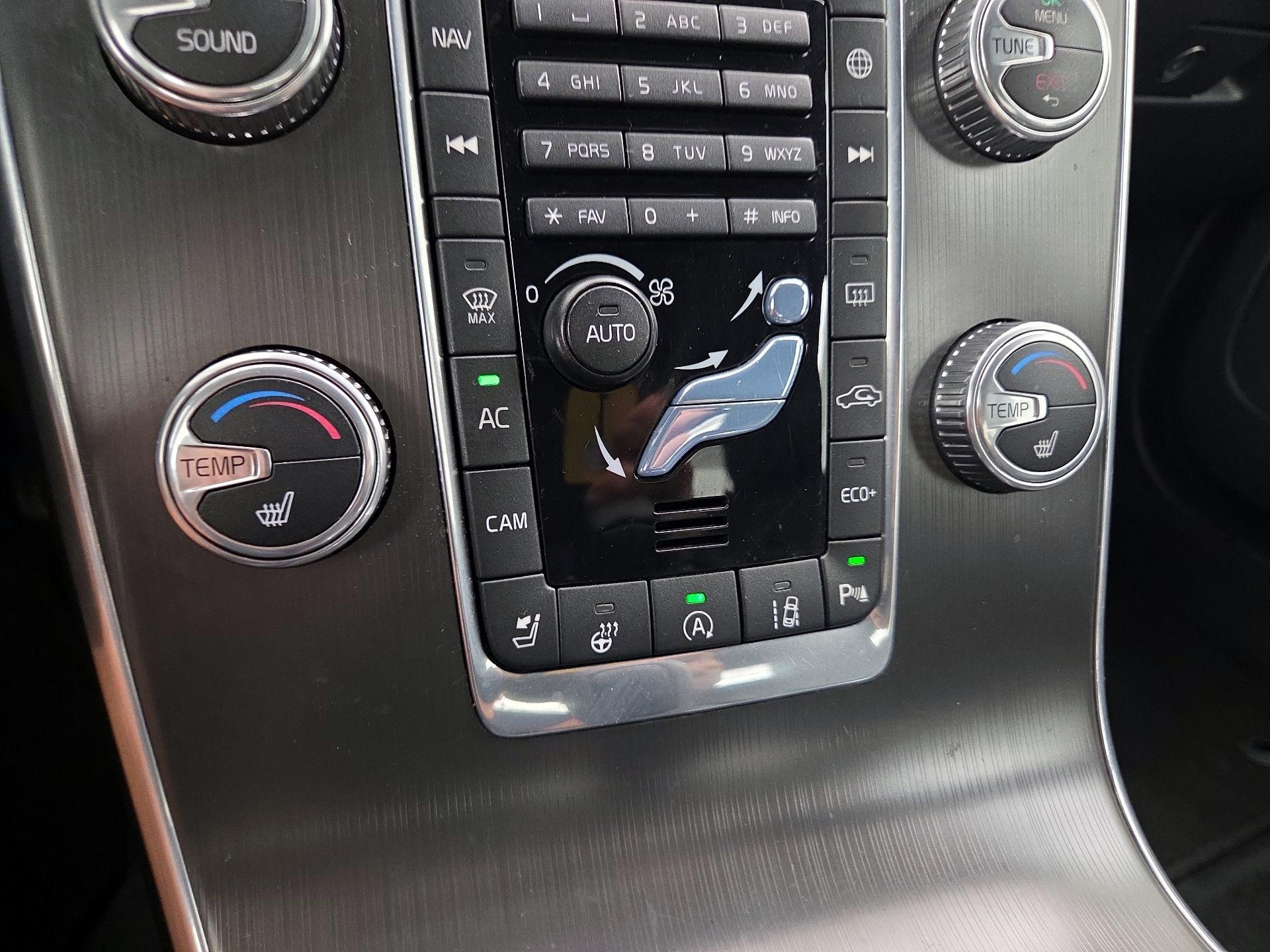 Thumbnail: 2015 Volvo S60 - 17