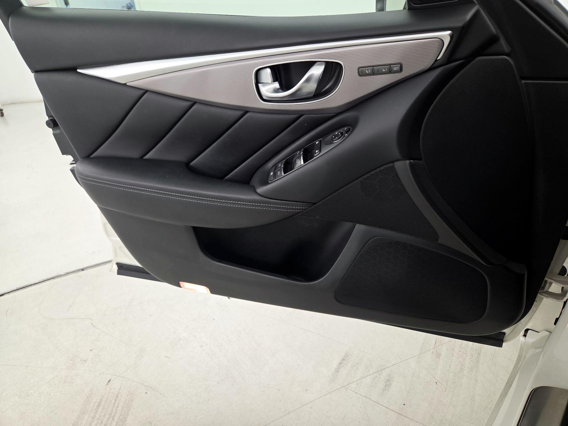 Thumbnail: 2016 INFINITI Q50 - 12