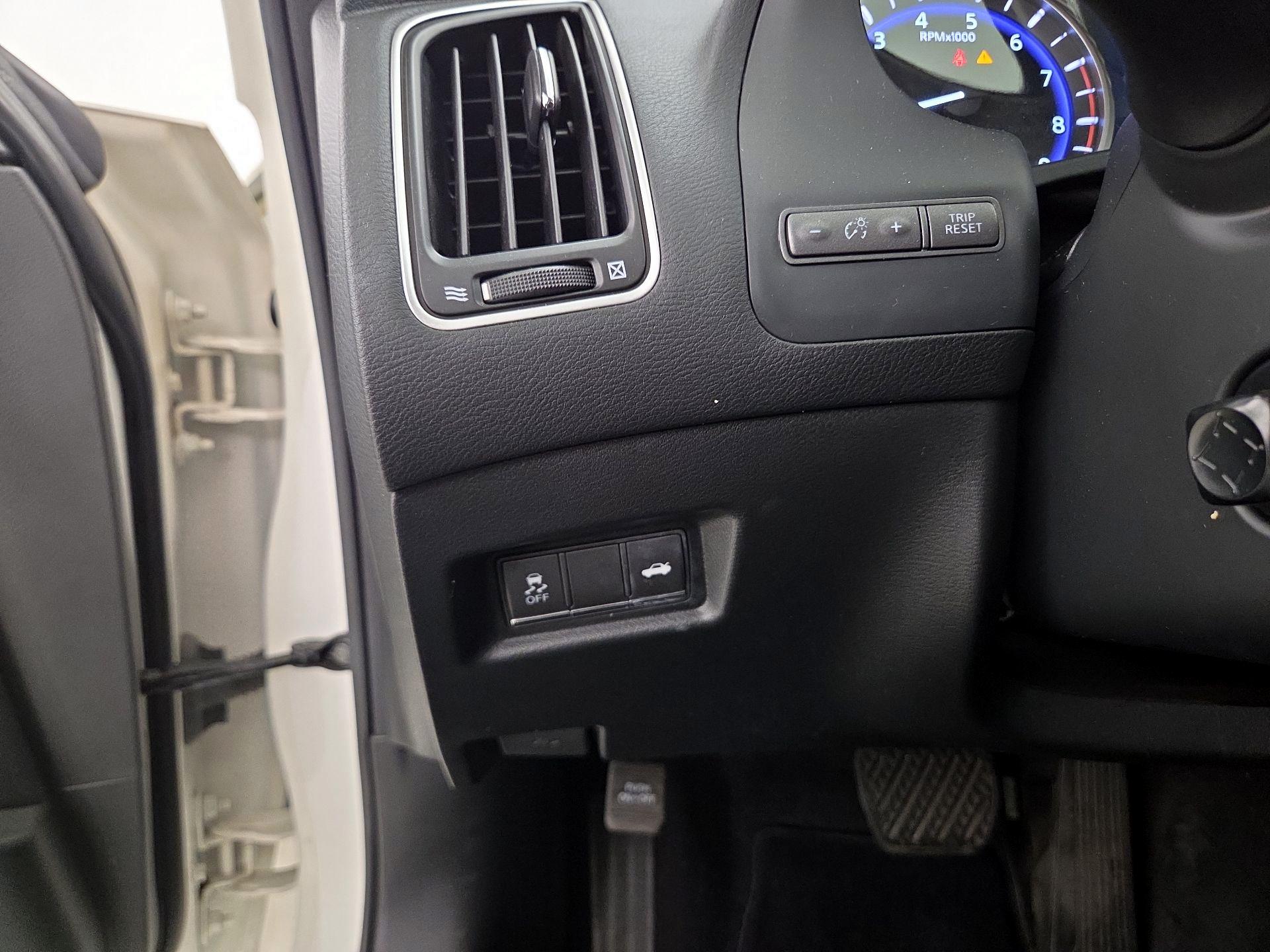 Thumbnail: 2016 INFINITI Q50 - 13