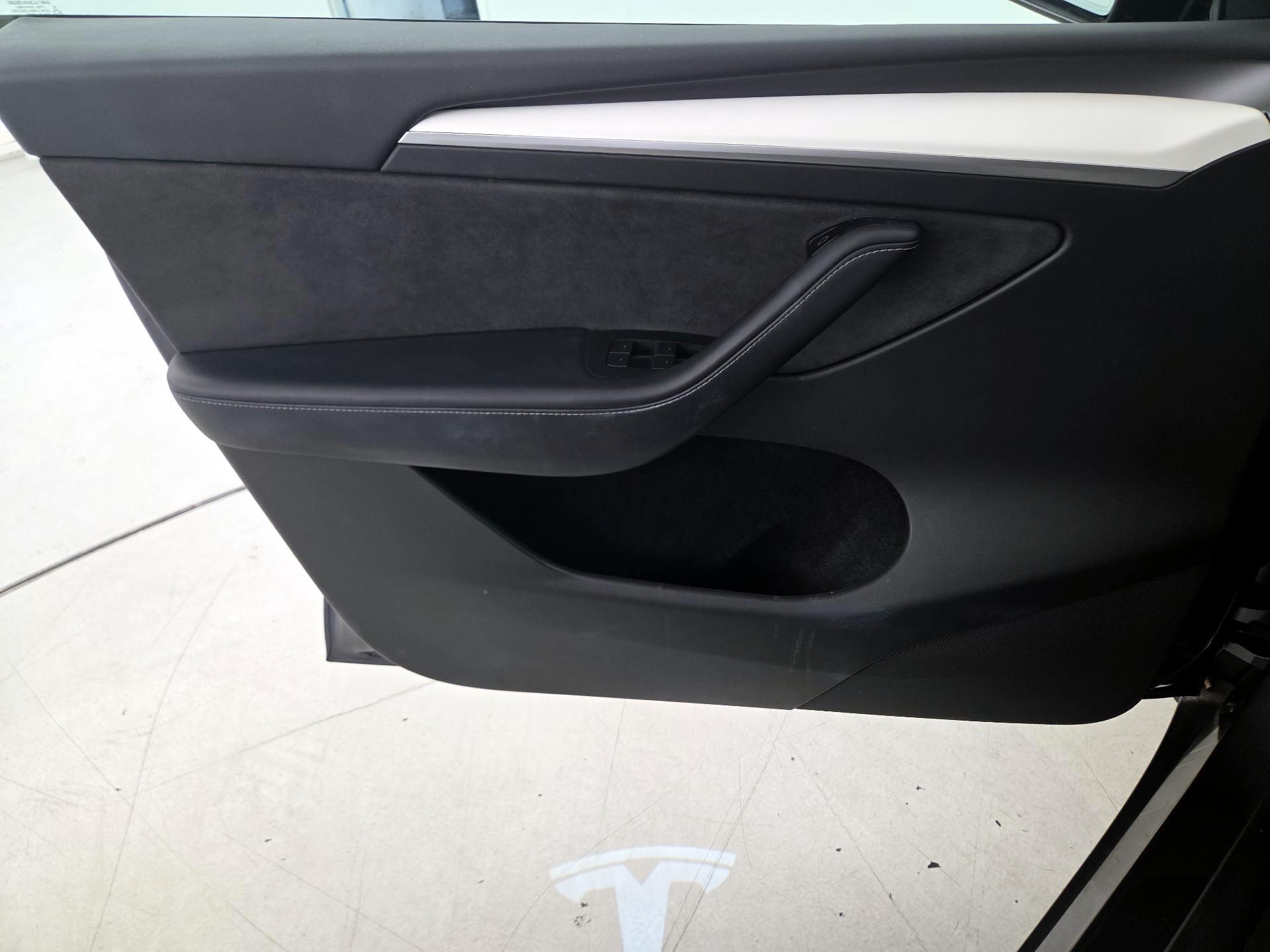 Thumbnail: 2023 Tesla Model Y - 12