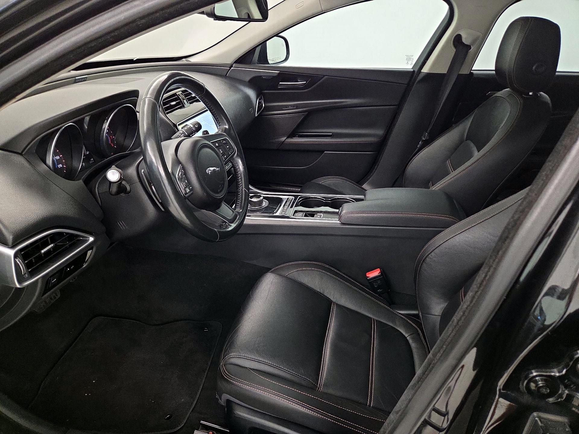 Thumbnail: 2017 Jaguar XE - 11