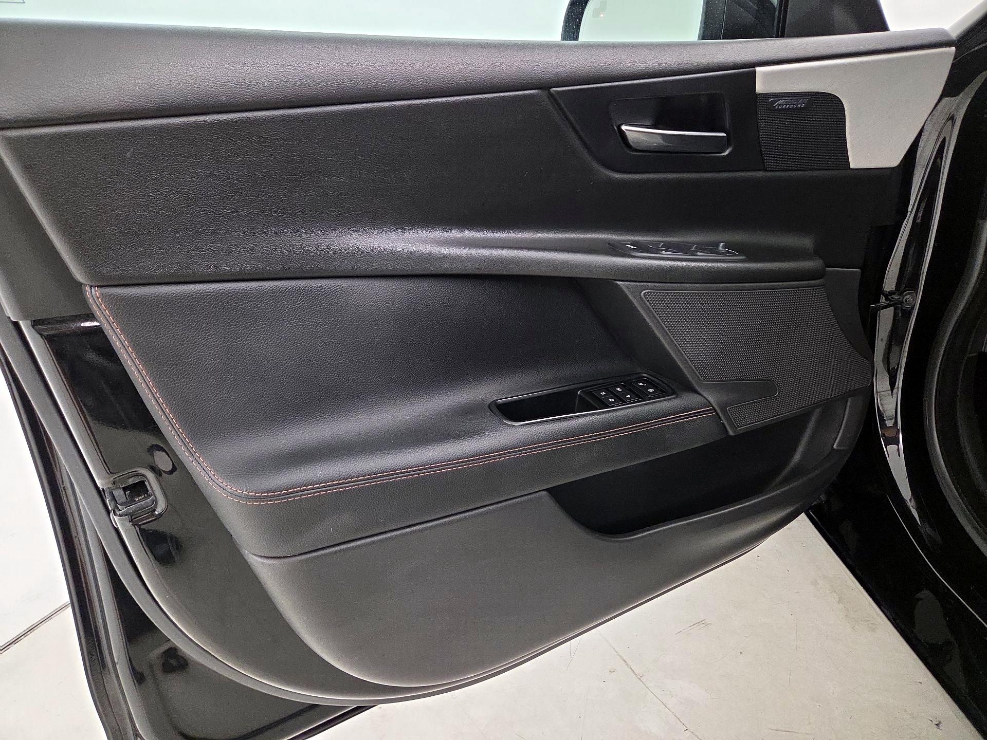 Thumbnail: 2017 Jaguar XE - 12