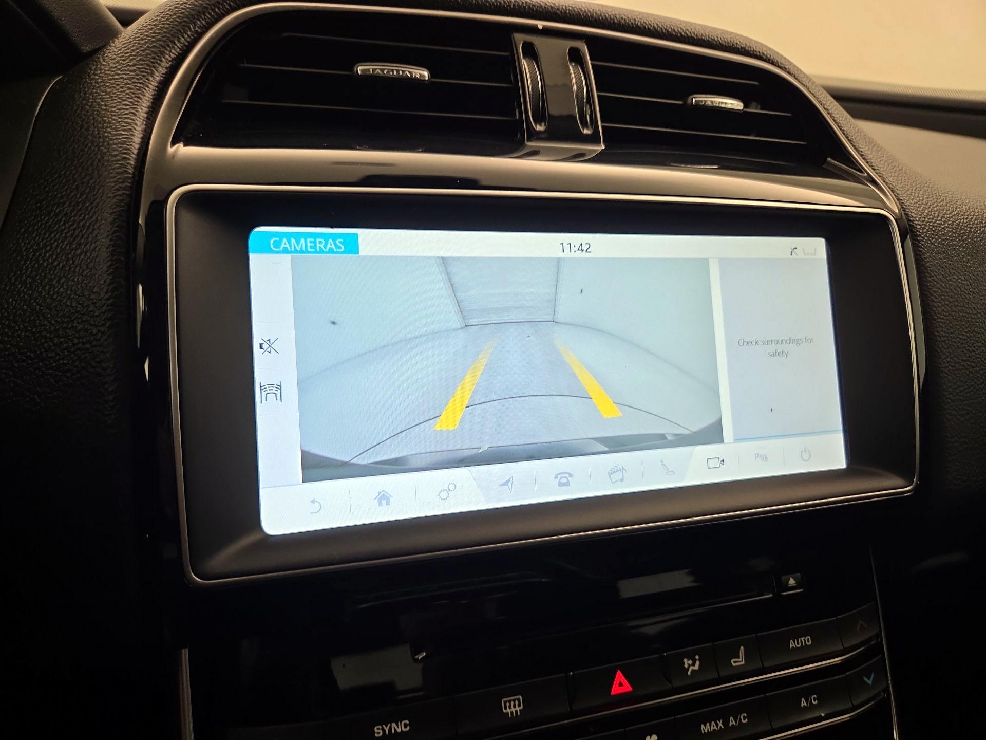 Thumbnail: 2017 Jaguar XE - 15