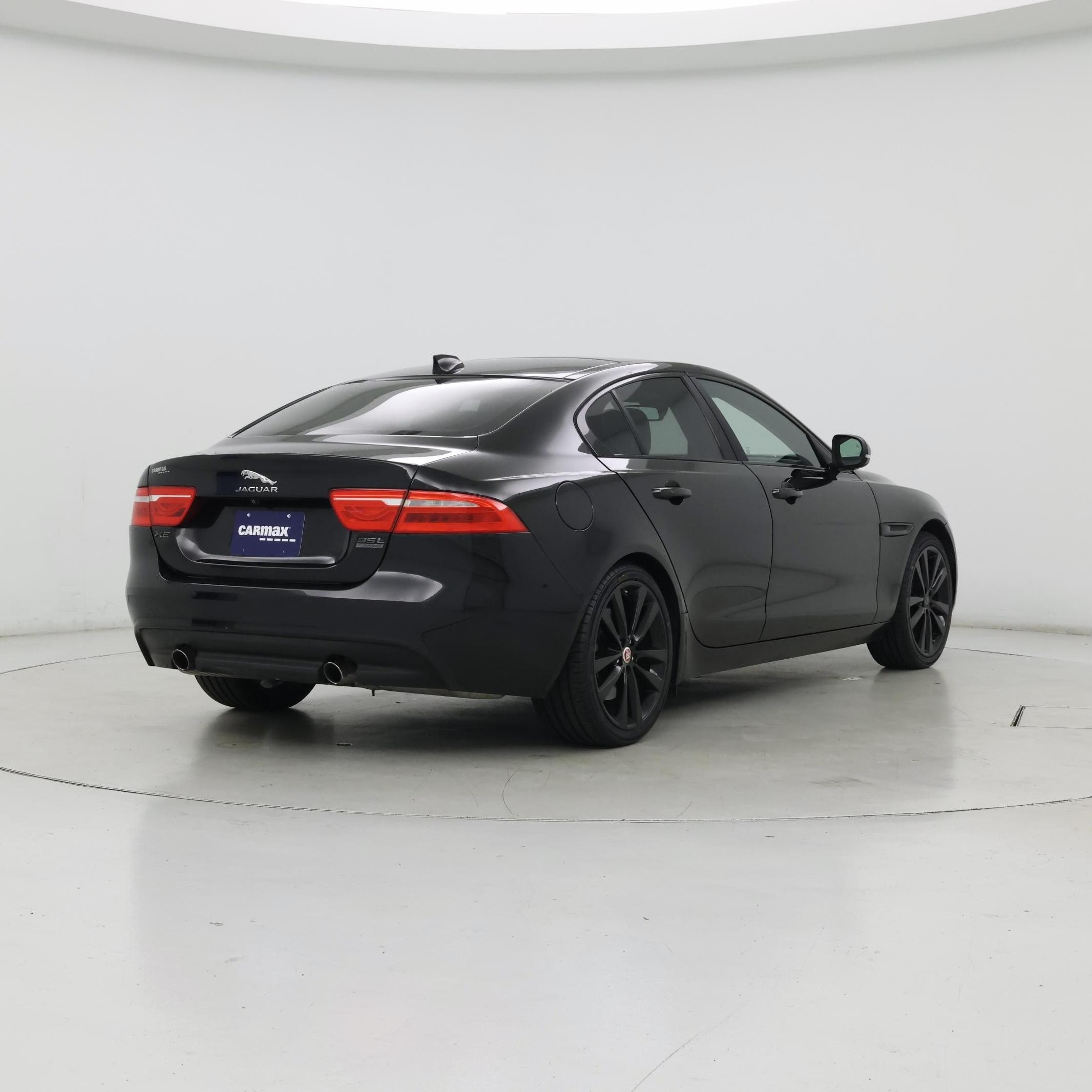 Thumbnail: 2017 Jaguar XE - 8