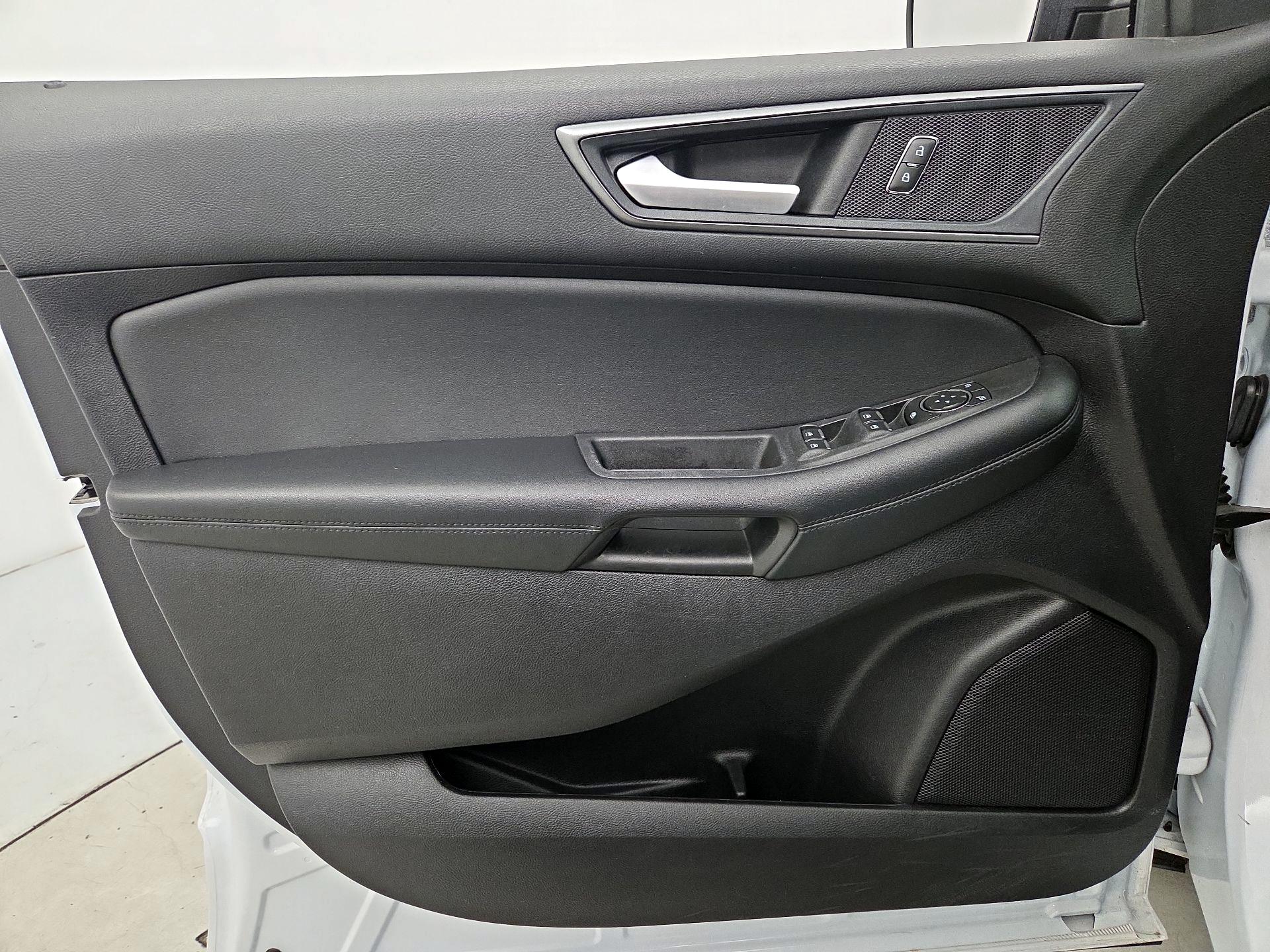 Thumbnail: 2021 Ford Edge - 12