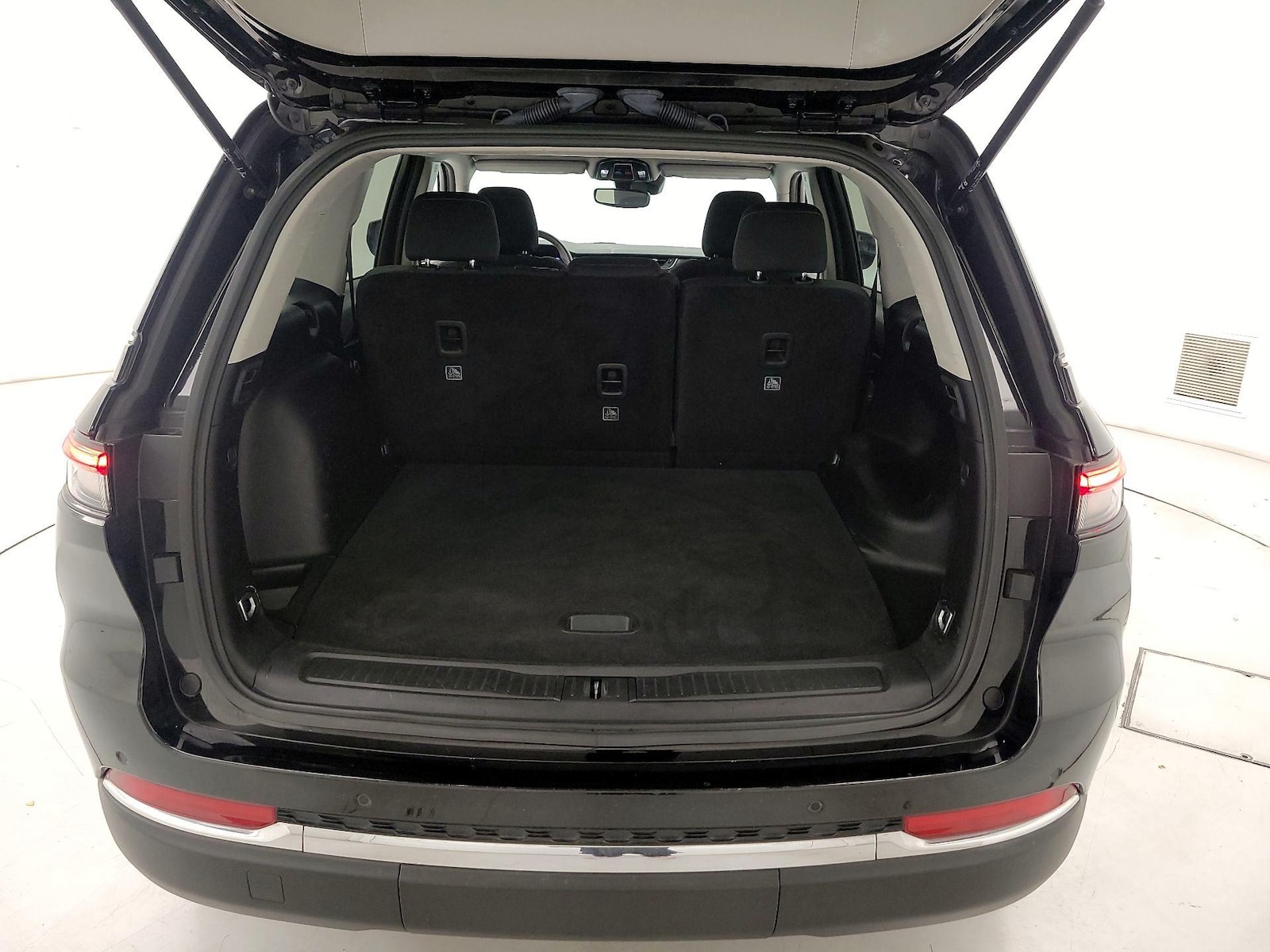 2023 Jeep Grand Cherokee Laredo - Photo 21
