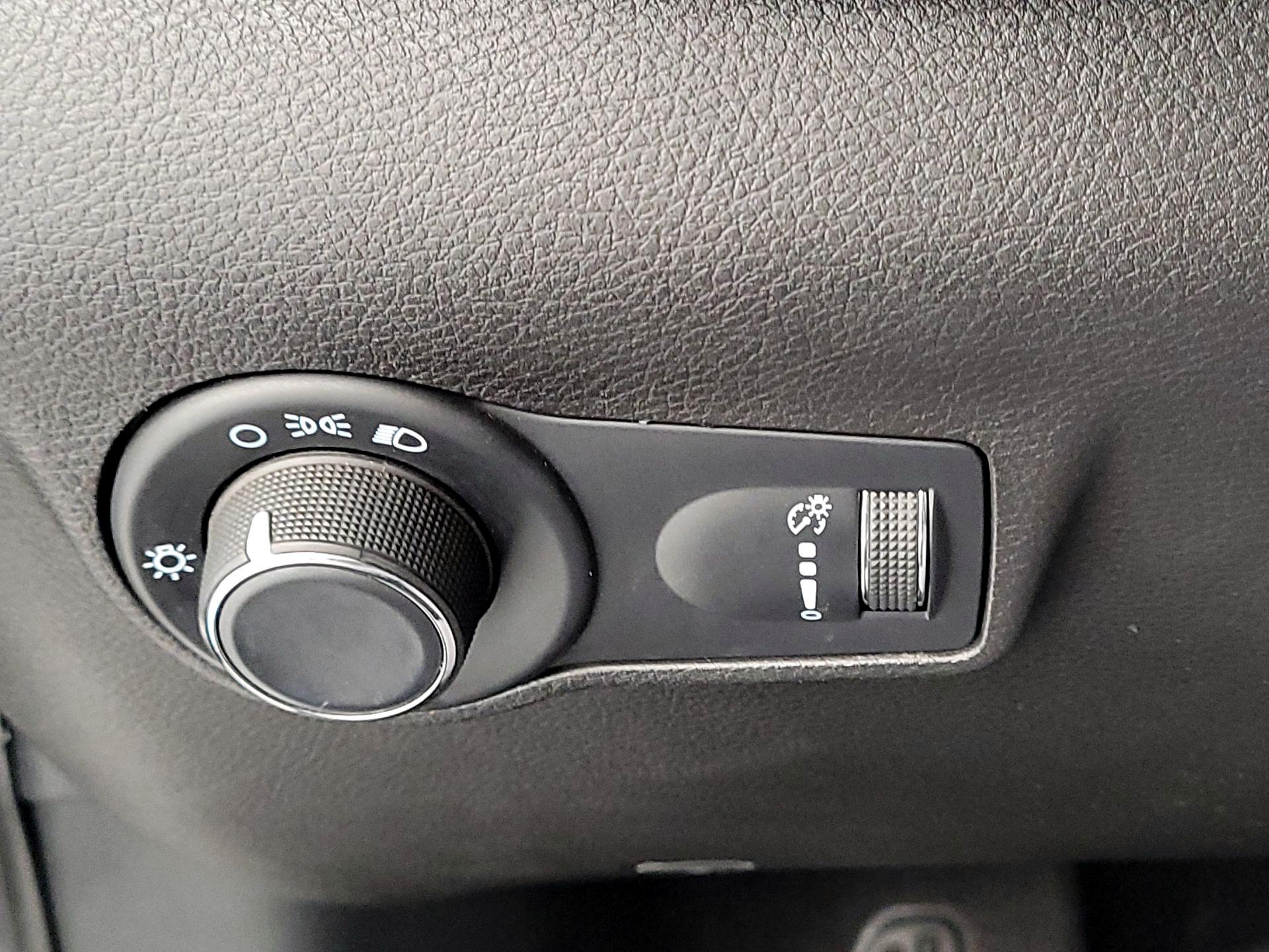 Thumbnail: 2022 Jeep Compass - 13