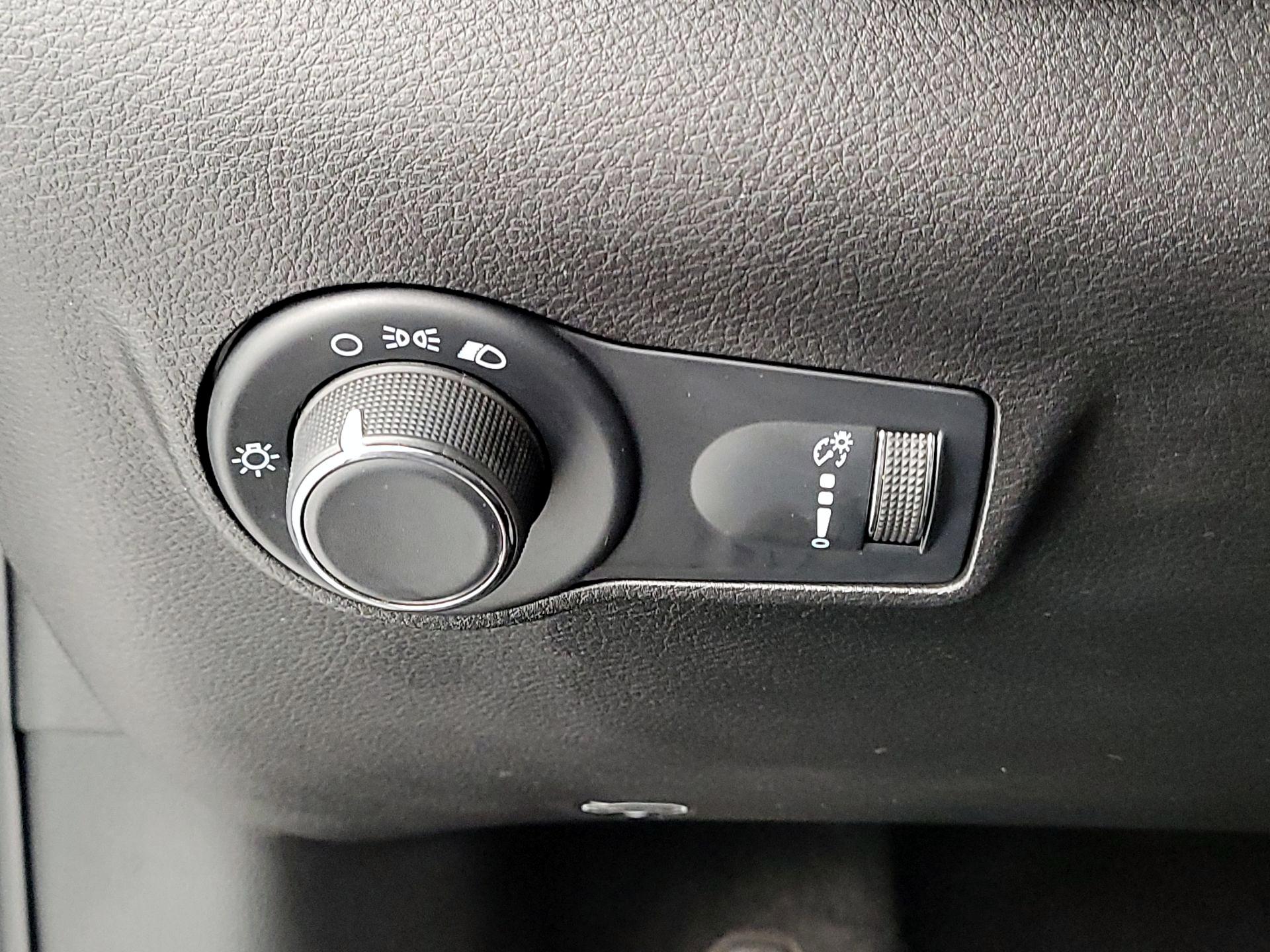 Thumbnail: 2022 Jeep Compass - 13