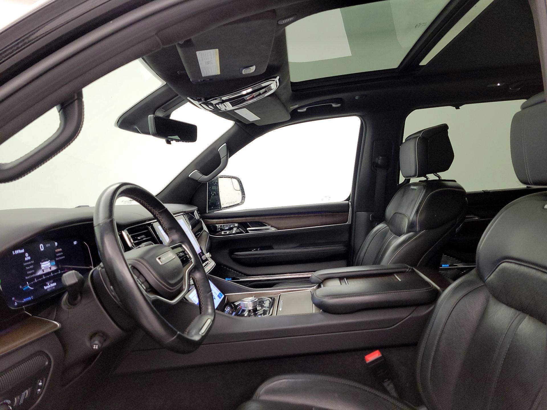 Thumbnail: 2023 Jeep Grand Wagoneer - 20
