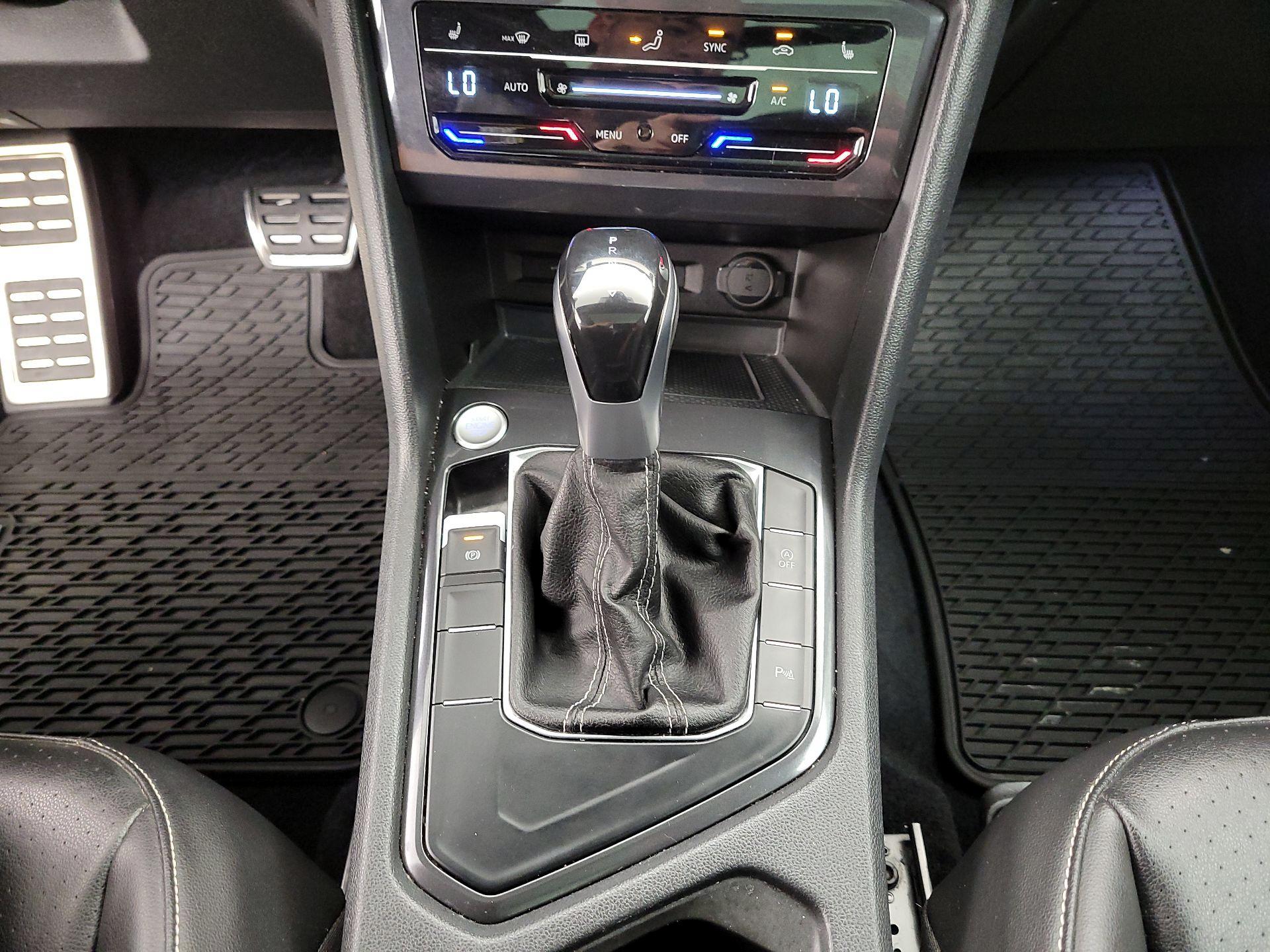 Thumbnail: 2022 Volkswagen Tiguan - 17