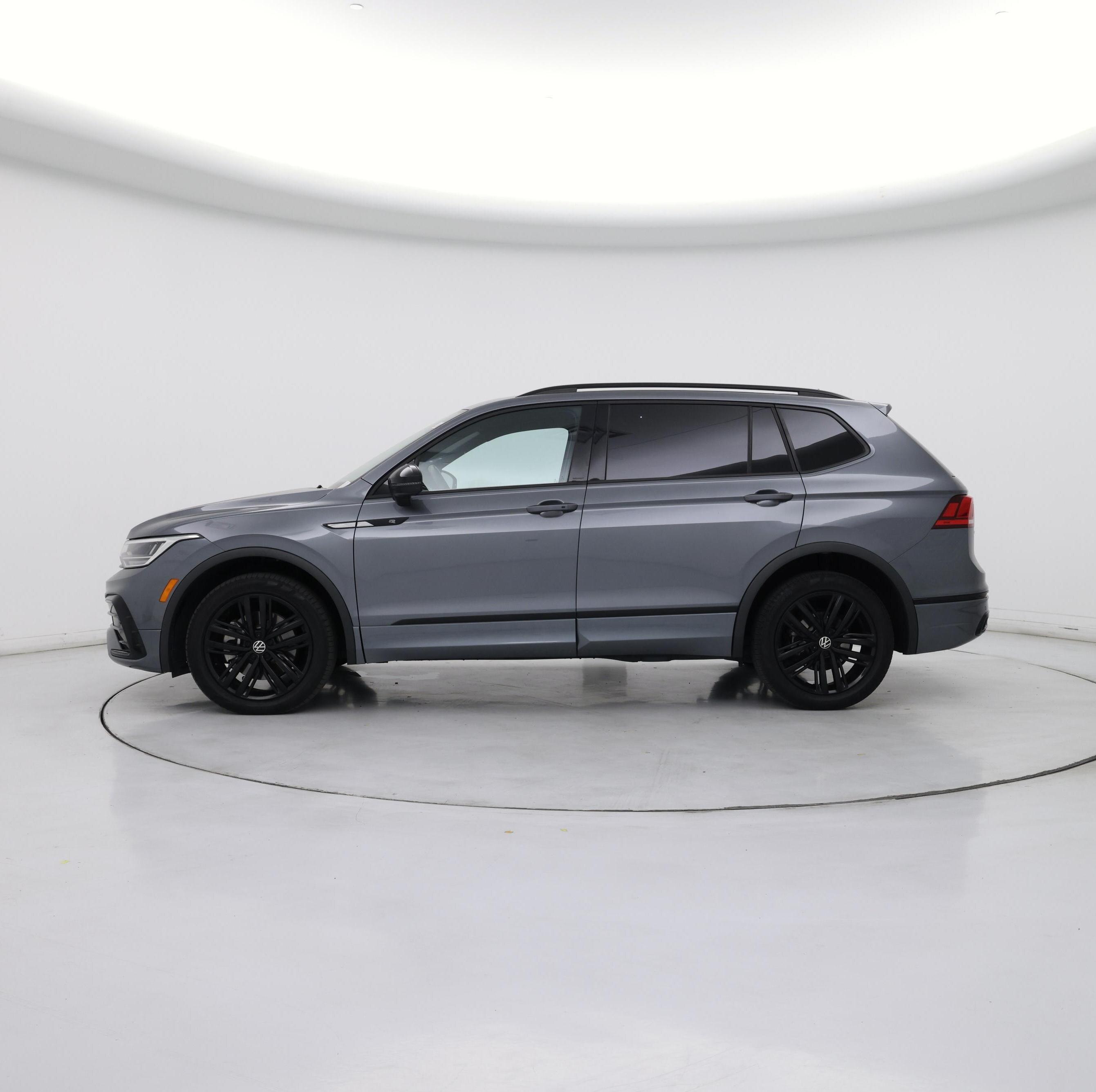 Thumbnail: 2022 Volkswagen Tiguan - 3